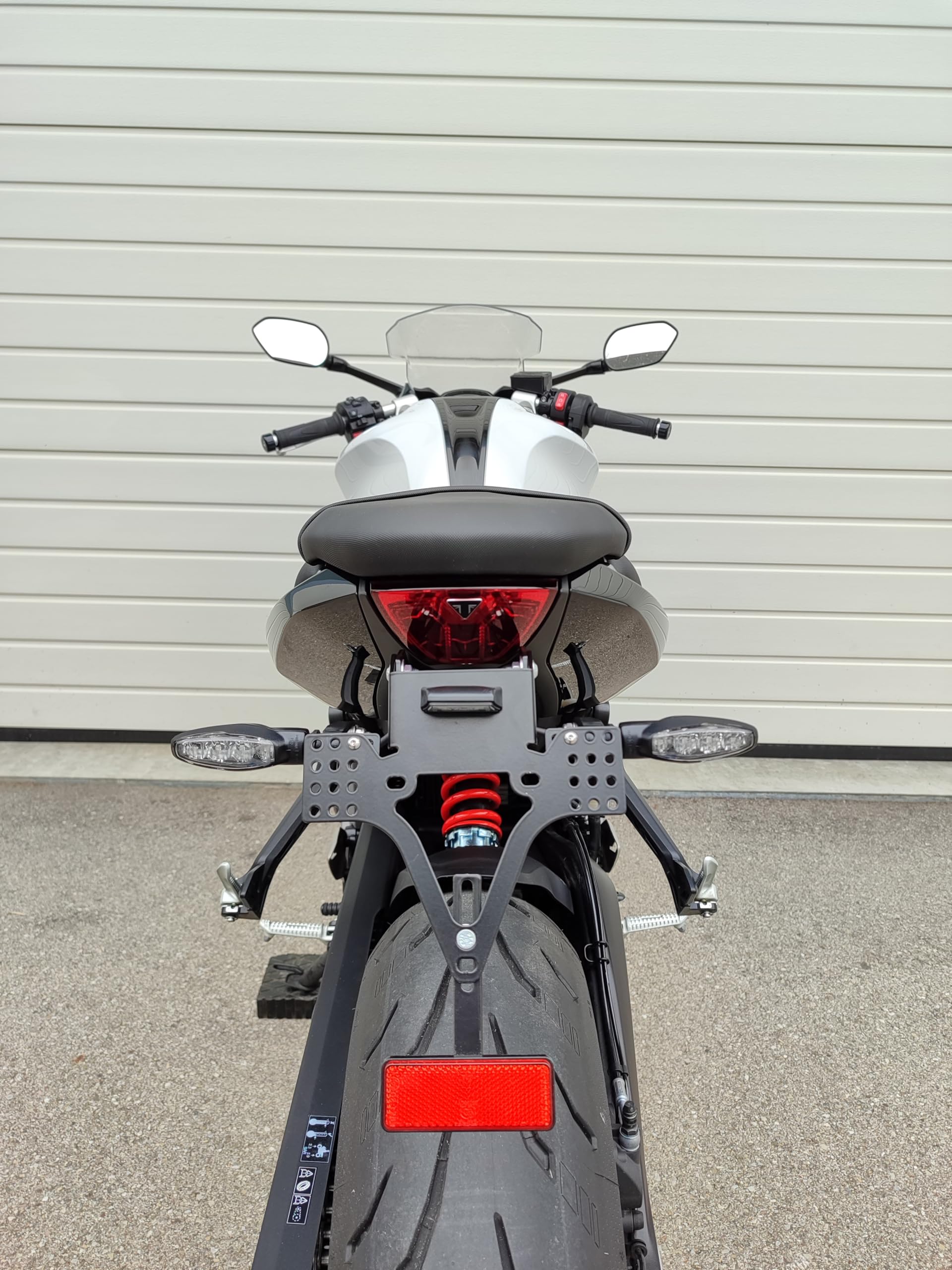 Portatarga Grofatec Per Triumph Daytona 660 Dal 2024 - Set Tail Tidy, Acciaio Inox, Vernice Polvere Nera, Illuminazione LED