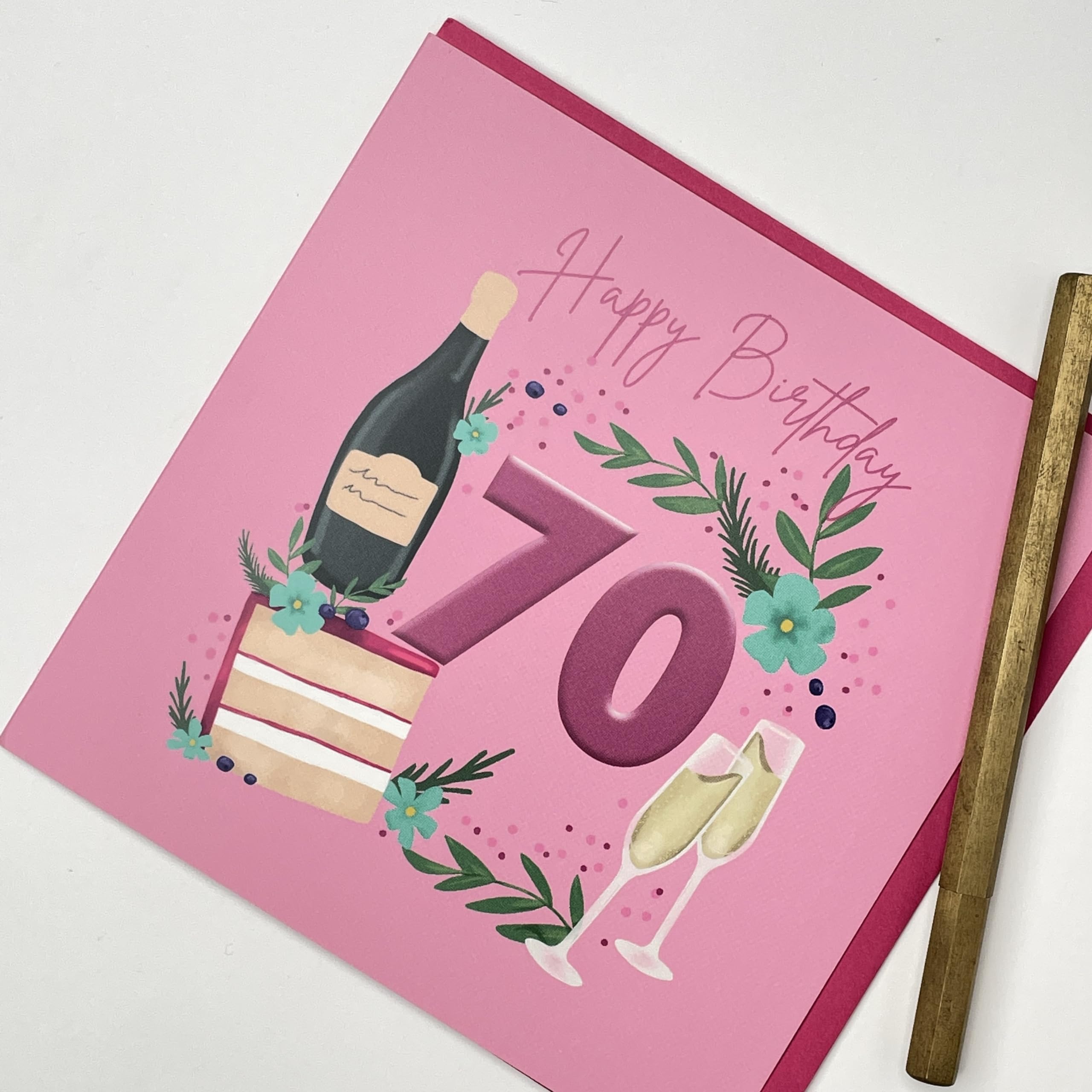 Cartolina d'auguri di buon 70° compleanno. Festeggia palloncini multicolori, cappello, stelle e scrte eleganti. | Vettore Premium