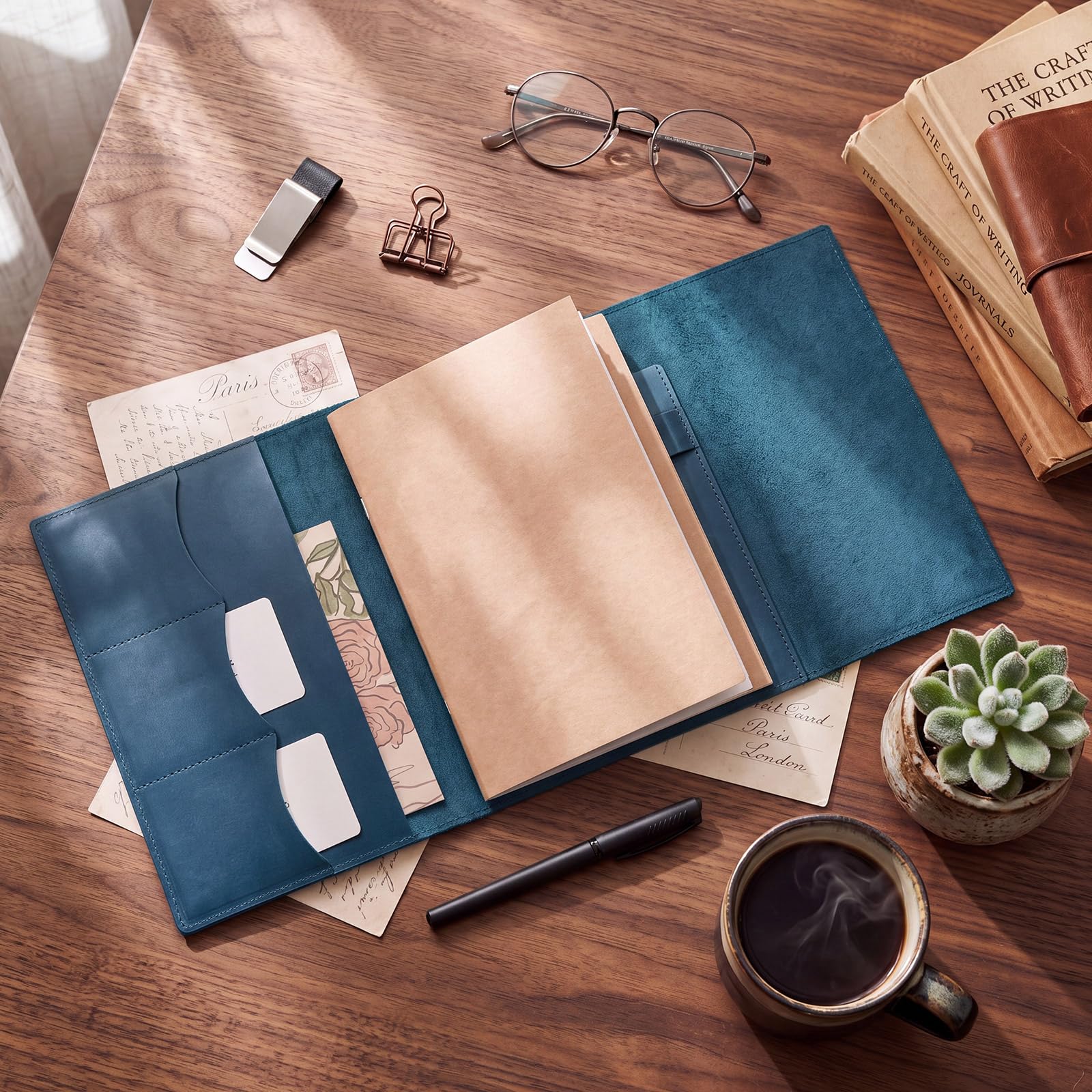 Eaasty Carnet de notes rechargeable en cuir véritable A5 avec porte-stylo, emplacements pour cartes, 3 recharges, poche en PVC, cadeau pour voyage, travail, organiseur d'écriture créatif (bleu)