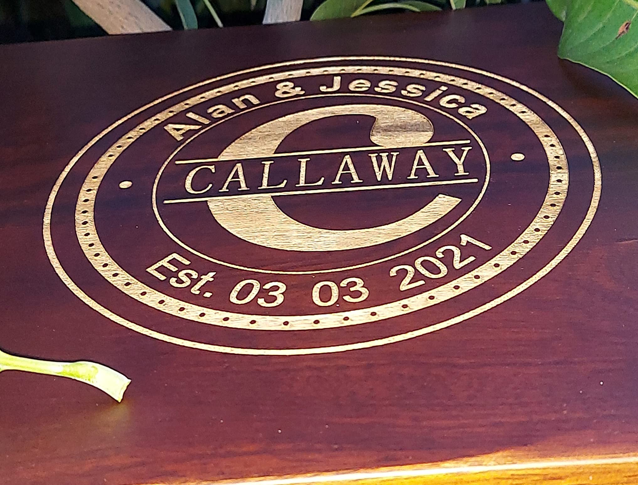 Tabla de cortar personalizada, tabla de cortar hecha a mano, regalos personalizados, regalos de boda para parejas, regalos de compromiso, regalo para padres