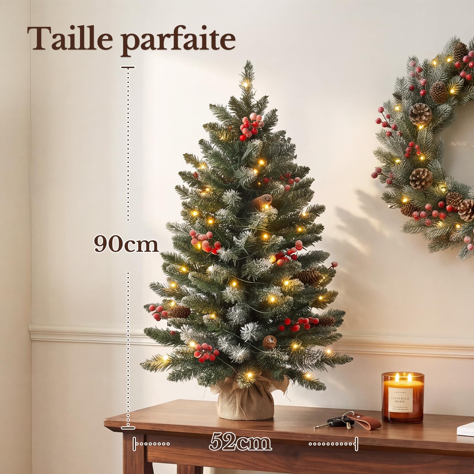 HOKEEPER Sapin de Noël artificiel 90 cm avec LED et baies | Sapin de Noël artificiel avec pommes de pin, montage facile, support stable, festif