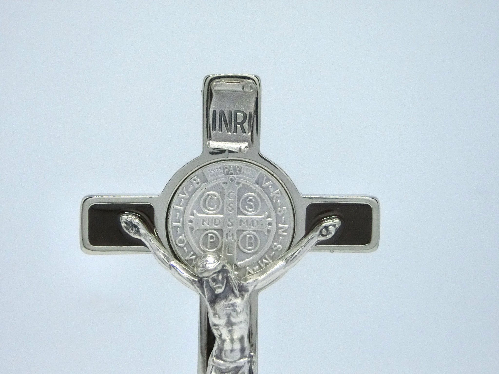 GTBITALY 10.008.11 Croce di San Benedetto Argento Marrone smaltato a Mano su Base Tonda Argento