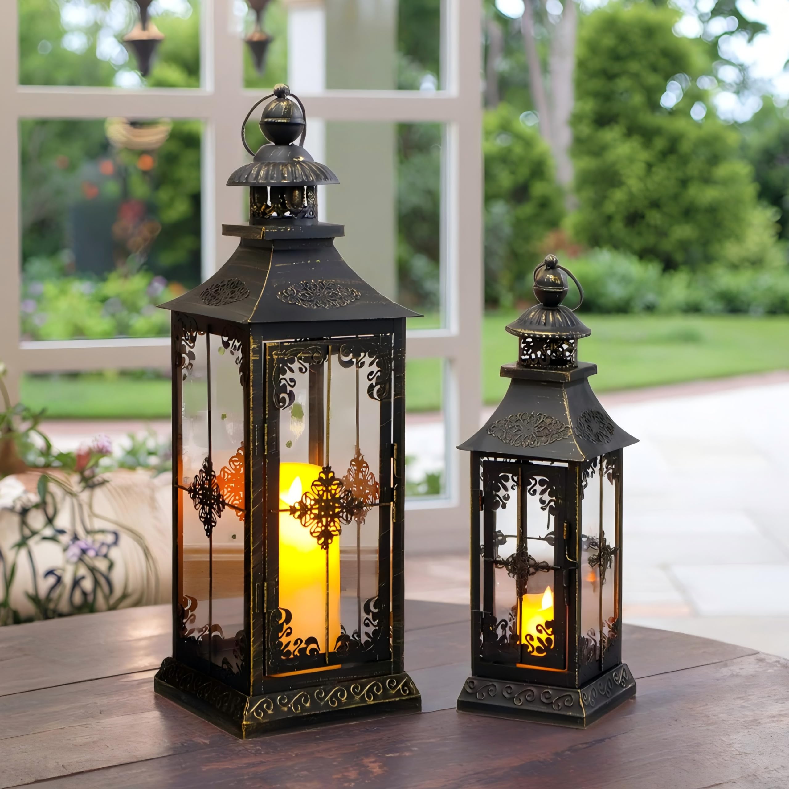 TRIROCKS Großes Set mit 3 Dekorativen Laternen 48/34/24 cm H, Vintage-Hängelaterne Kerzenhalter aus Metall mit gehärtetem Glas für drinnen und draußen, Heim, Partys, Garten (Schwarz mit GolDbürste)