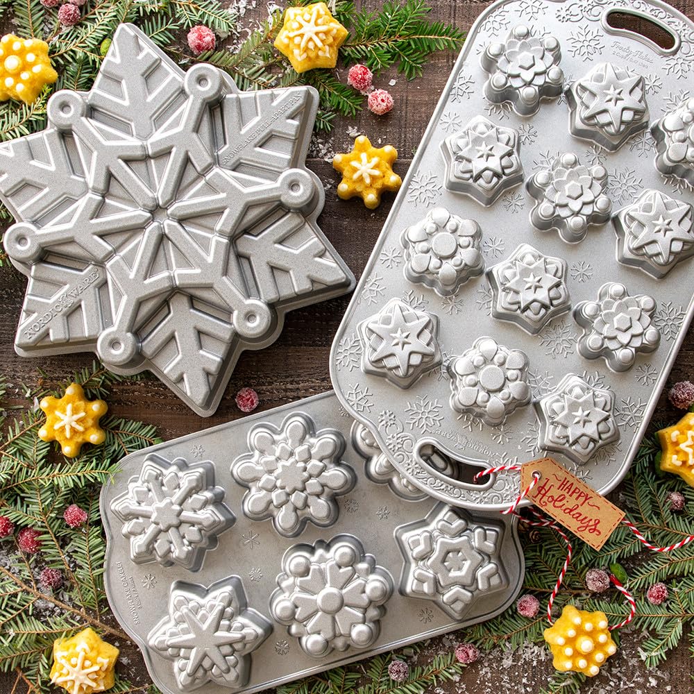 Nordic Ware - Moule à gâteau, moule à pâtisserie - Moule 12 Flocons de neige Silver - Revêtement antiadhésif - Fonte d'aluminium