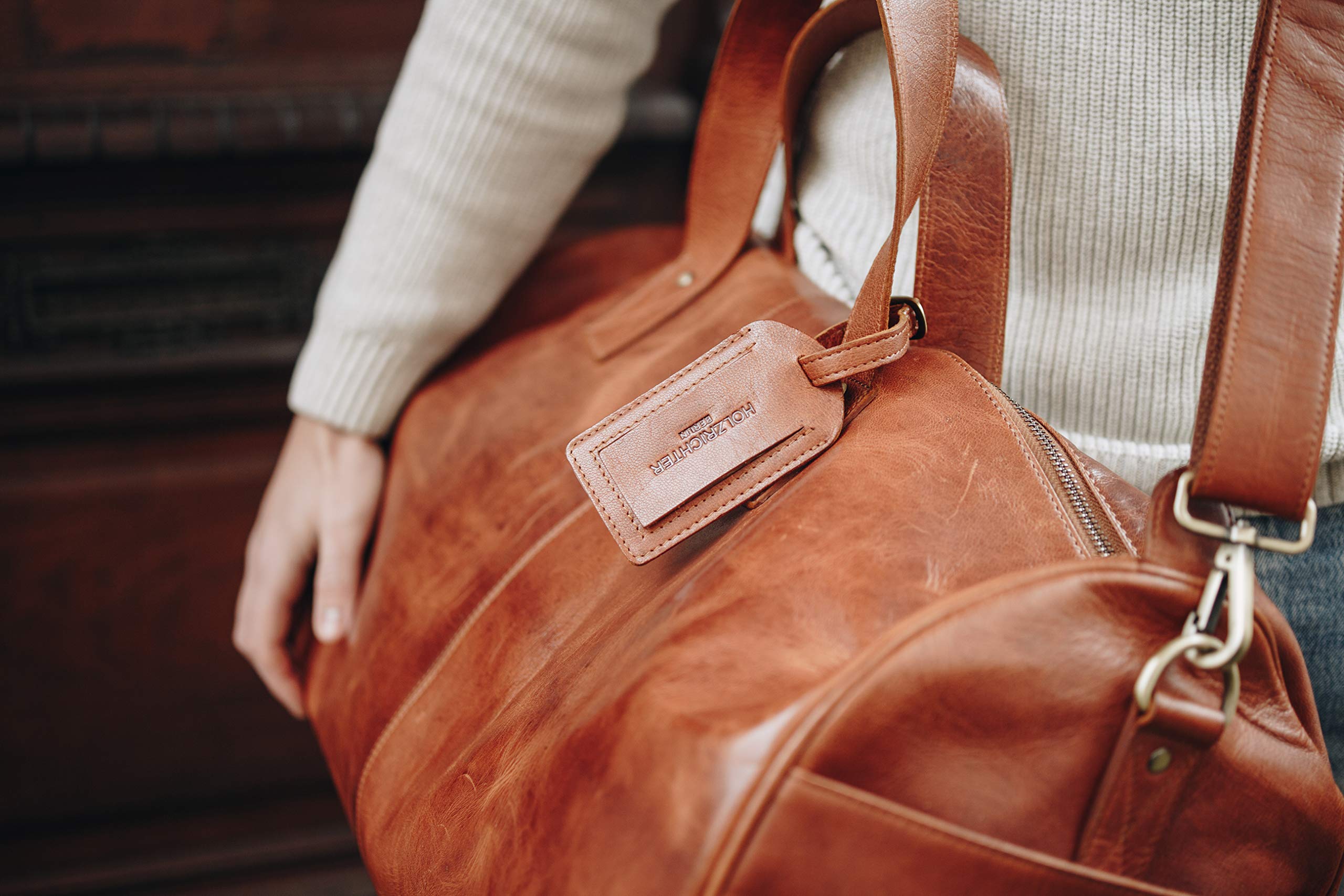 HOLZRICHTER Berlin - Weekender aus Leder für Herren (No 14-1), Reisetsasche 30x58x28 cm, Handgefertigte Echtleder Umhängetasche mit Schultergurt, Cognac-Braun