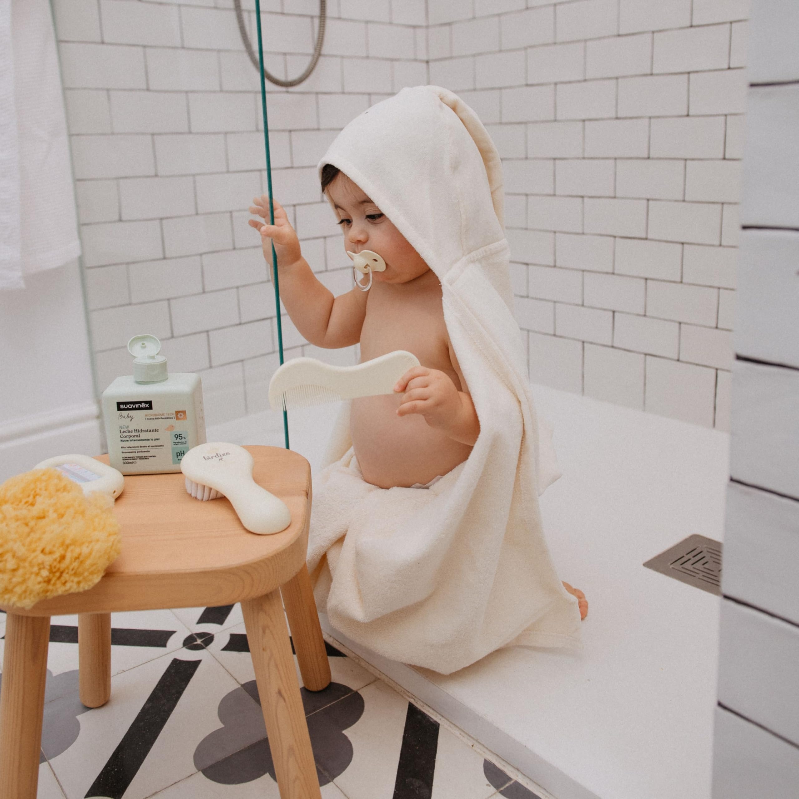 Suavinex, Termometro da Vasca per Neonati, per il Bagnetto, Senza Mercurio, Senza Batterie, Preciso, Resistente, Veloce e con Scala Cromatica, Gradi ºC e ºF, Galleggiante, +0M, Design Birdies, Verde