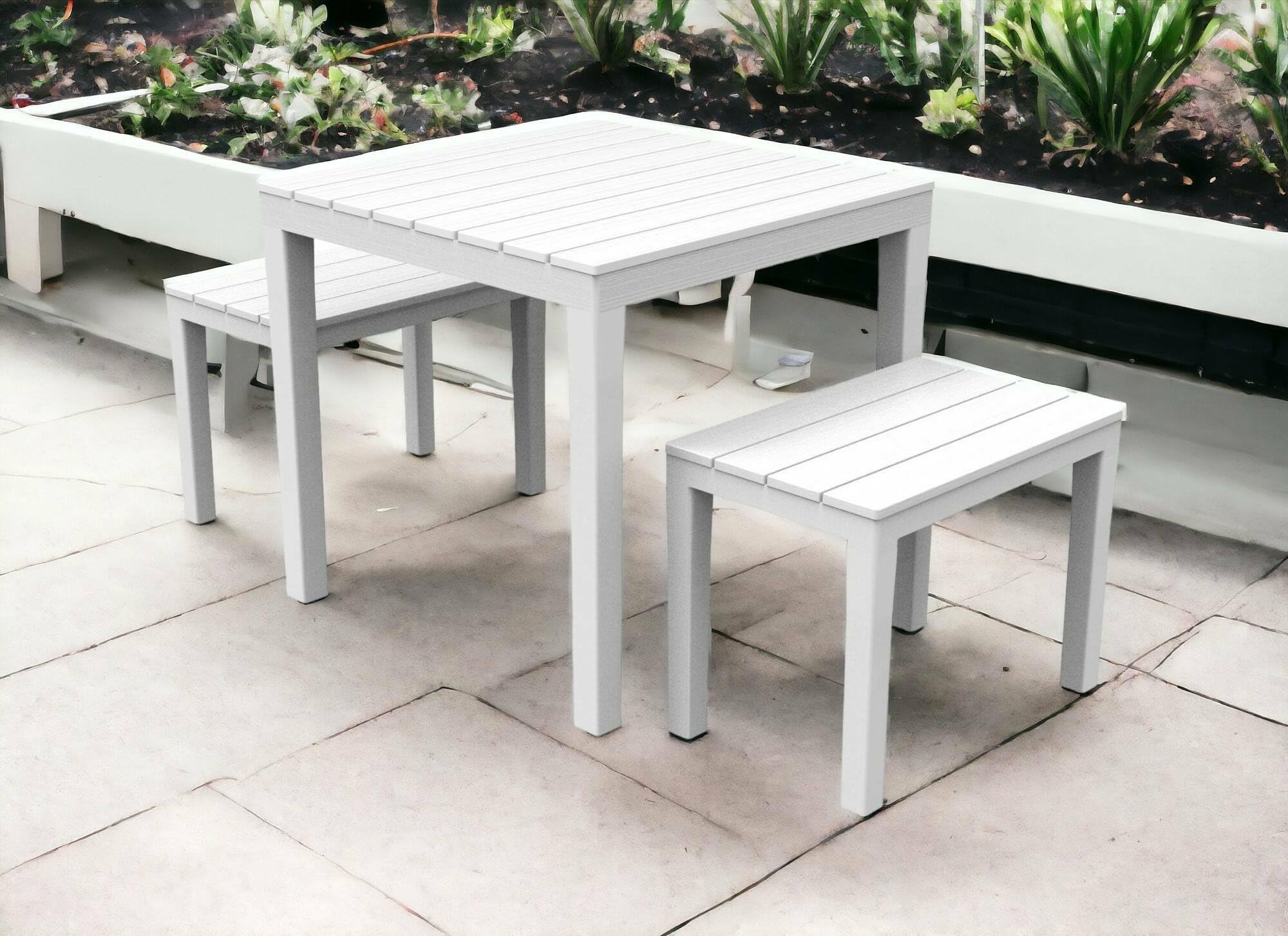 Dmora - Set Salotto da Esterno Moncalieri, Composizione da Giardino con 1 Tavolo Quadrato e 2 panche, Salottino Indoor e Outdoor da PIC Nic, 100% Made in Italy, Bianco