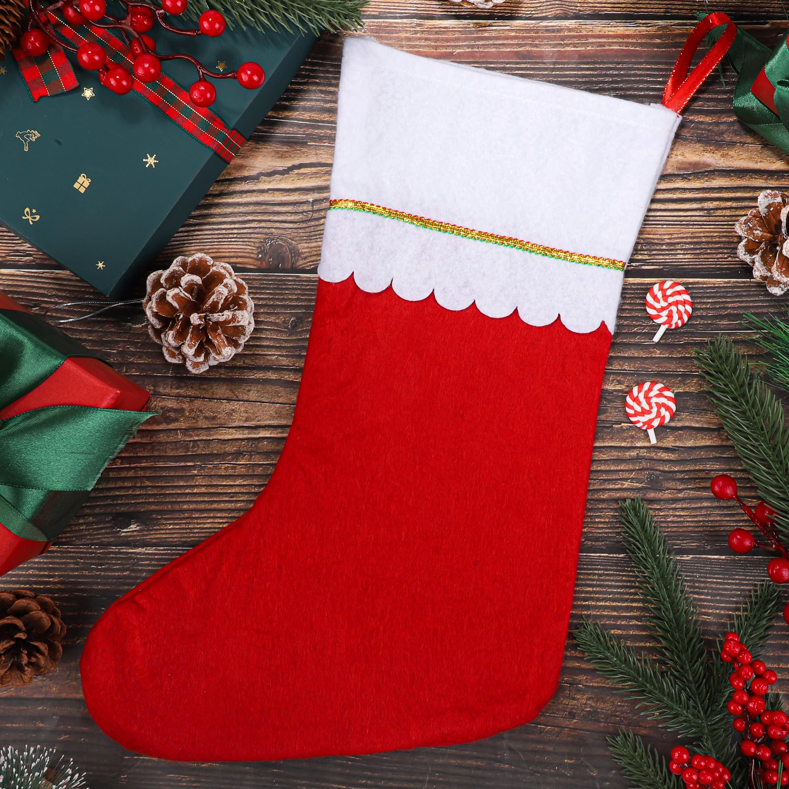Fovths 24 Stück 45,7 cm rote Weihnachtsfilzstrümpfe mit weißem Plüschbesatz, große rot-weiße Kamin-Hängestrümpfe für Familie, Urlaub, Dekoration, Weihnachtsfeier, Gastgeschenke