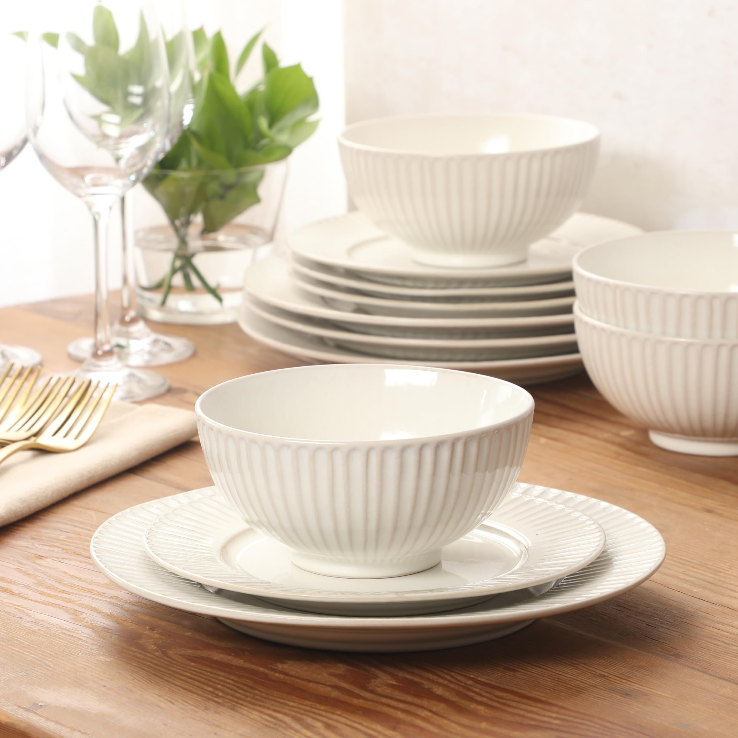 Gibson Elite Soleil Geschirr-Set aus Steingut, für 4 Personen, Teller und Schüsseln, Leinen, Weiß, 12-teiliges Set mit Speisetellern, Salattellern und Schüsseln