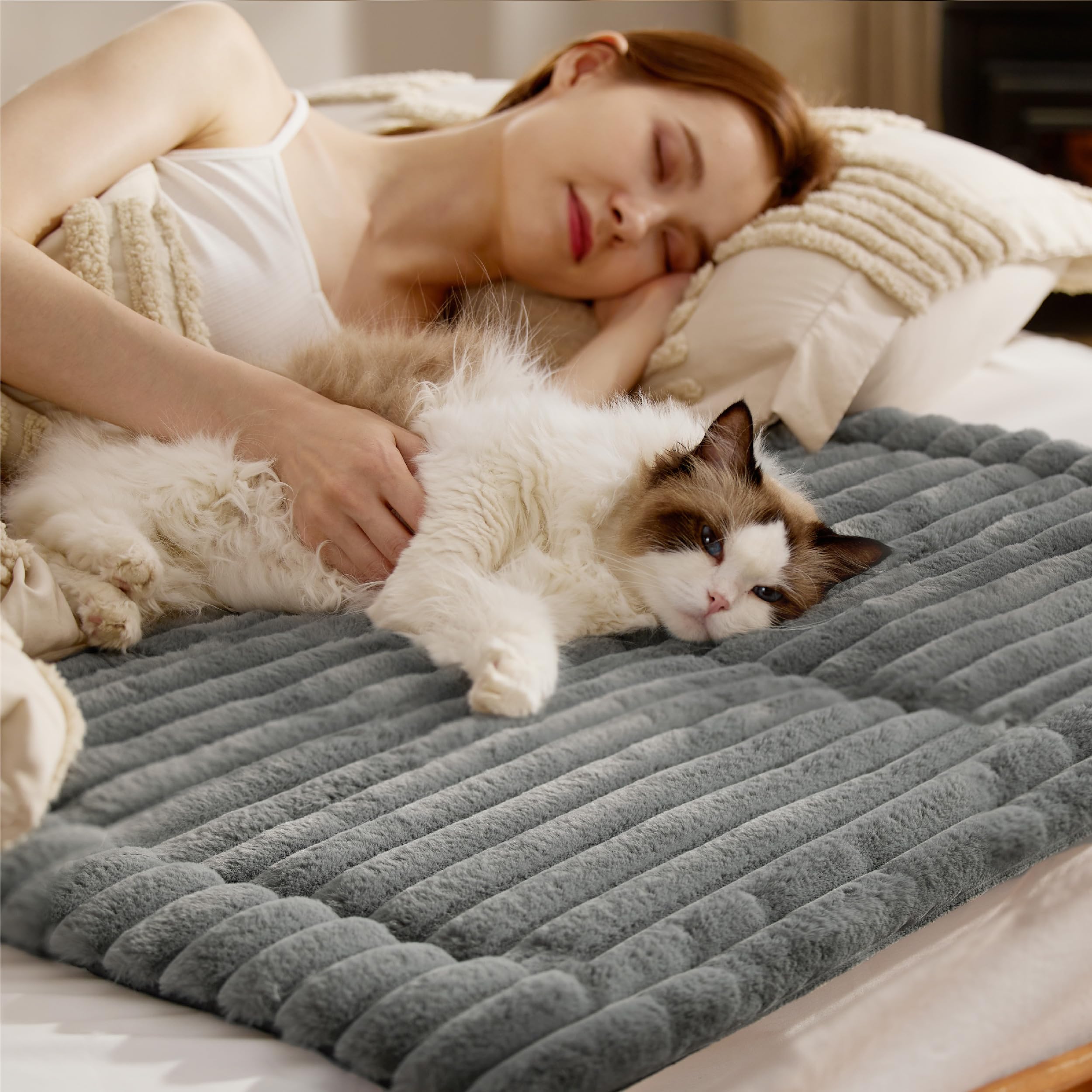 Bedsure Tapis pour Chiens de Grande Taille - Coussin pour Chien 89x58 cm avec Fond Antidérapant, Matelas Lavable pour Chiens de Taille Moyenne à Grande, Gris