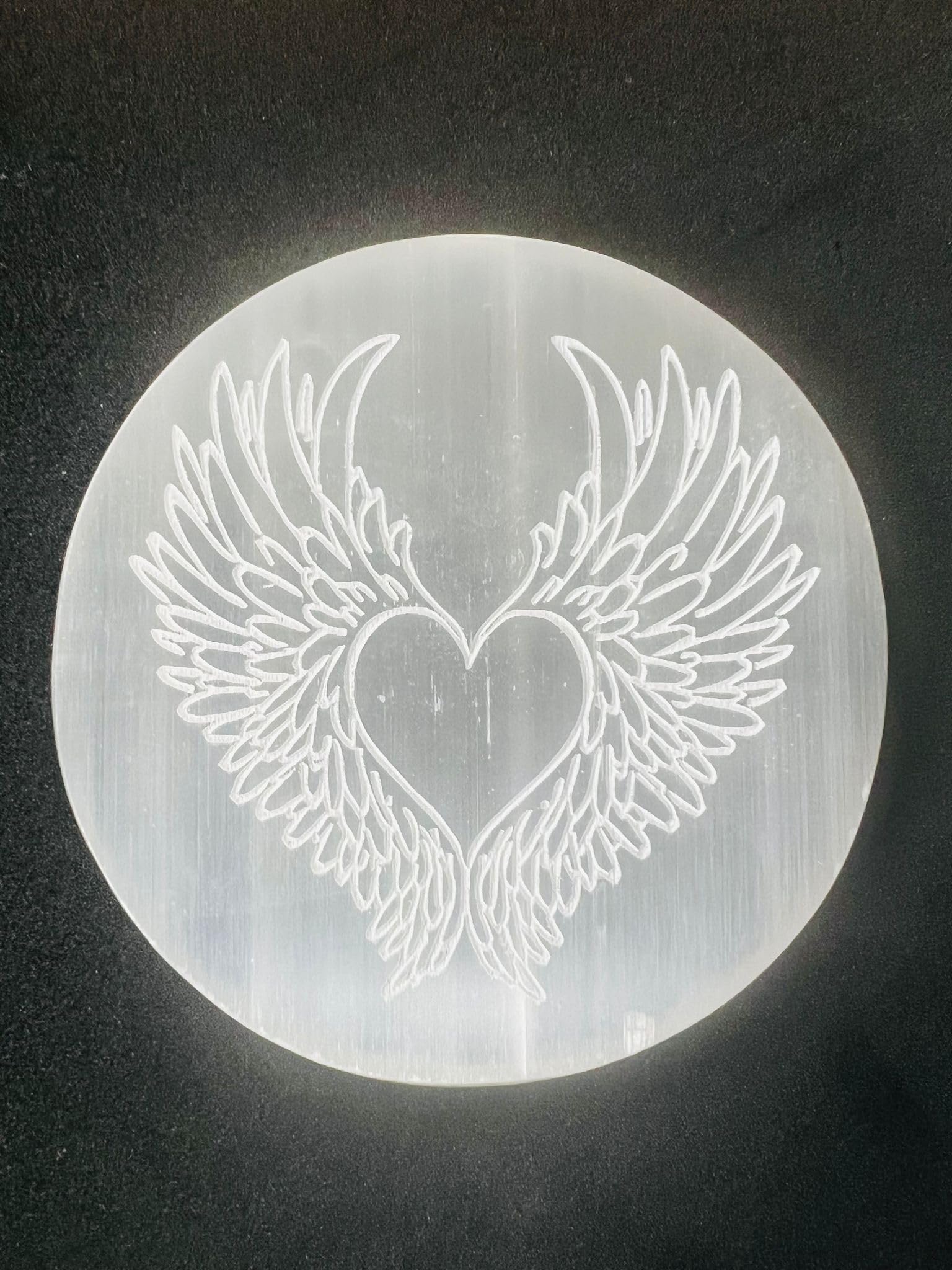 Selenite Charging Plate Round Angel Heart Shape Disc 8.5 cm – Natural Crystal Charging Stone for Cleansing & Recharging Crystals, Healing Stones, Selenite Slice for Meditation, Yoga & Home Décor