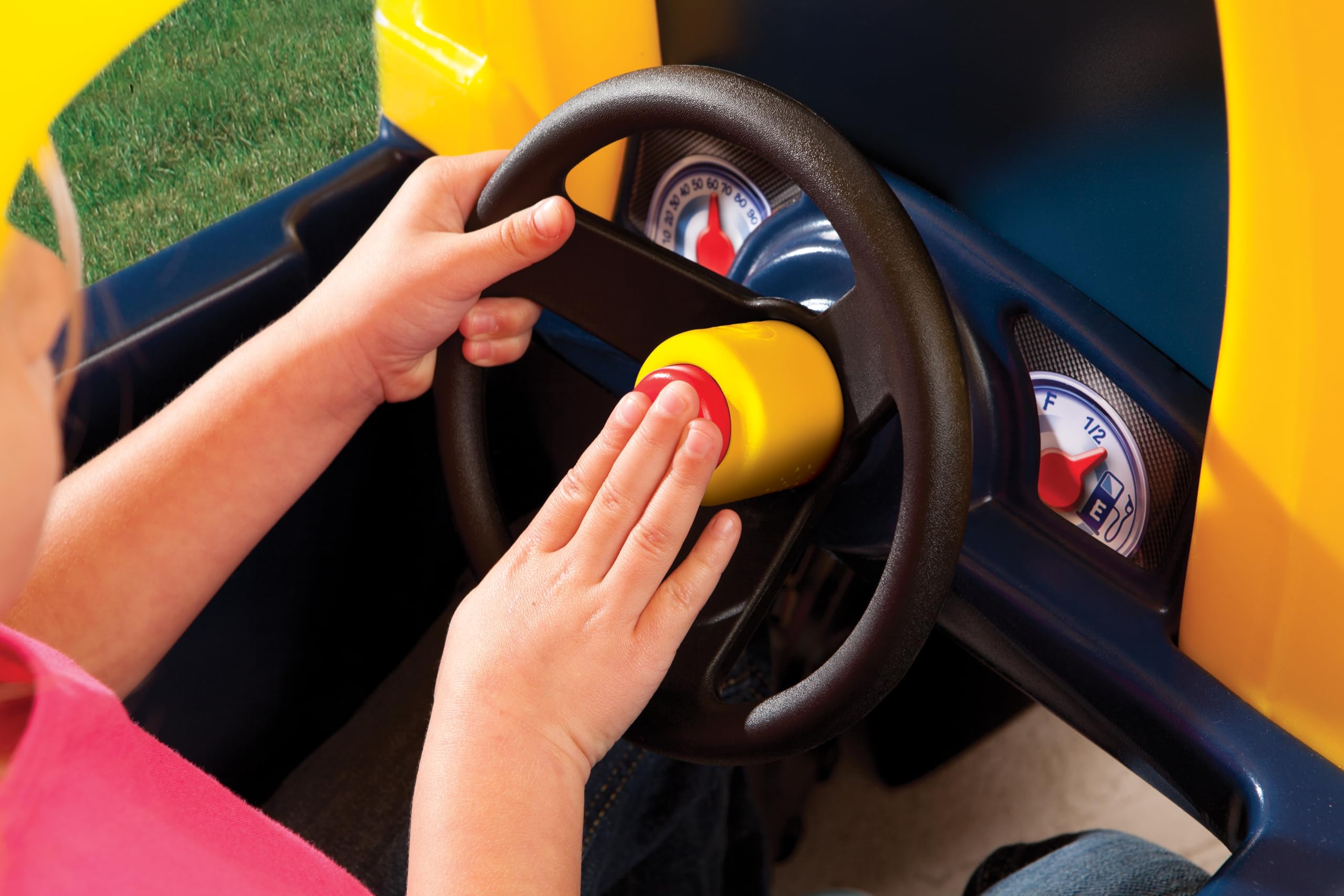 Little tikes Camion Cozy - Le klaxon Sonne Vraiment - Ce Jouet Convient aux Enfants âgés de 18 Mois à 5 Ans, et Disponible en Bleu, Coccinelle, Coupé