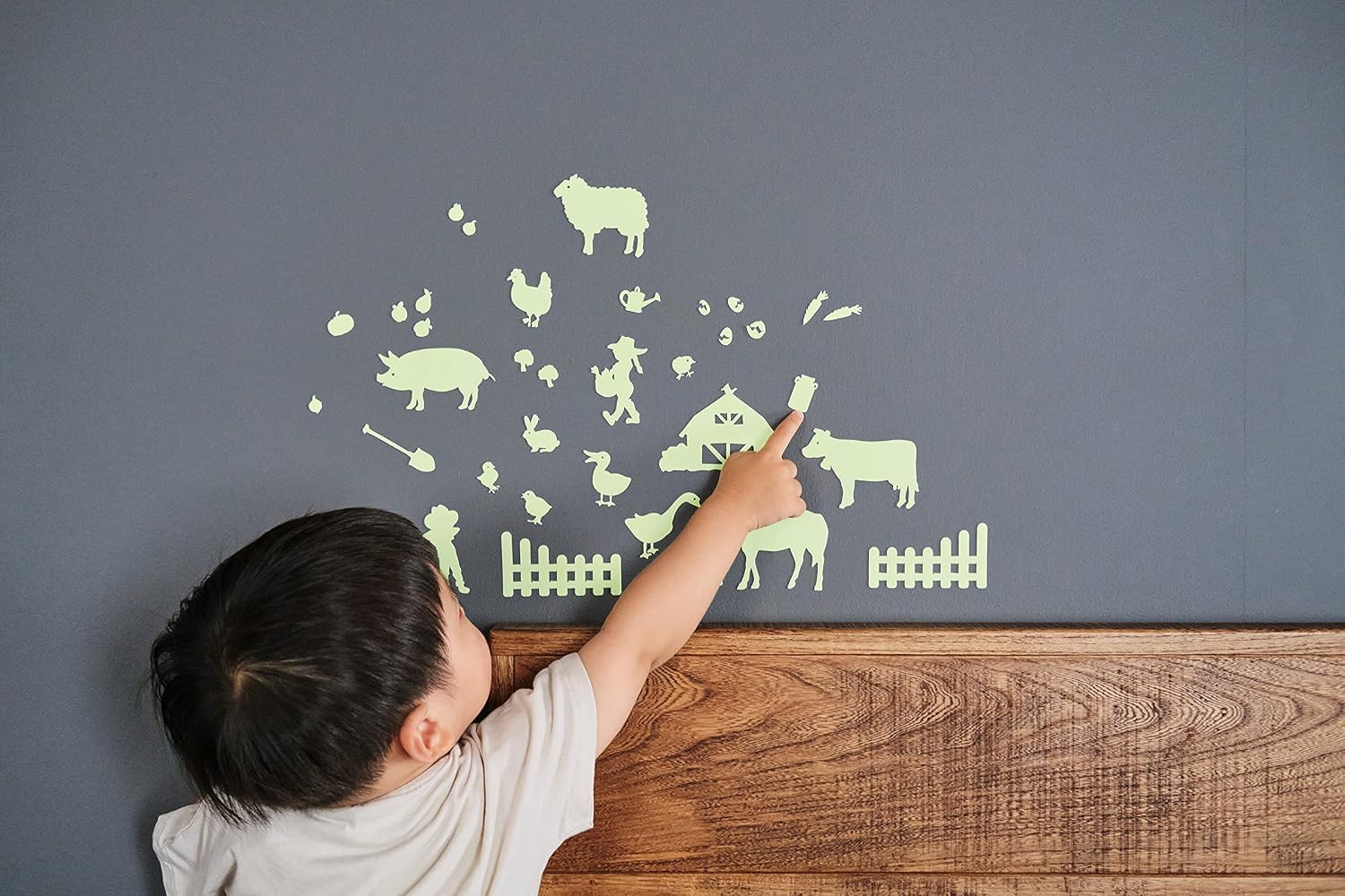 On The Farm Series (36pcs/Pack), Glow in The Dark Educational Wall Stickers, The Eco-Friendly and Brightest Wall Stickers for Ceiling, Bathtime, Bedroom, Party, Decor, Made in Japan