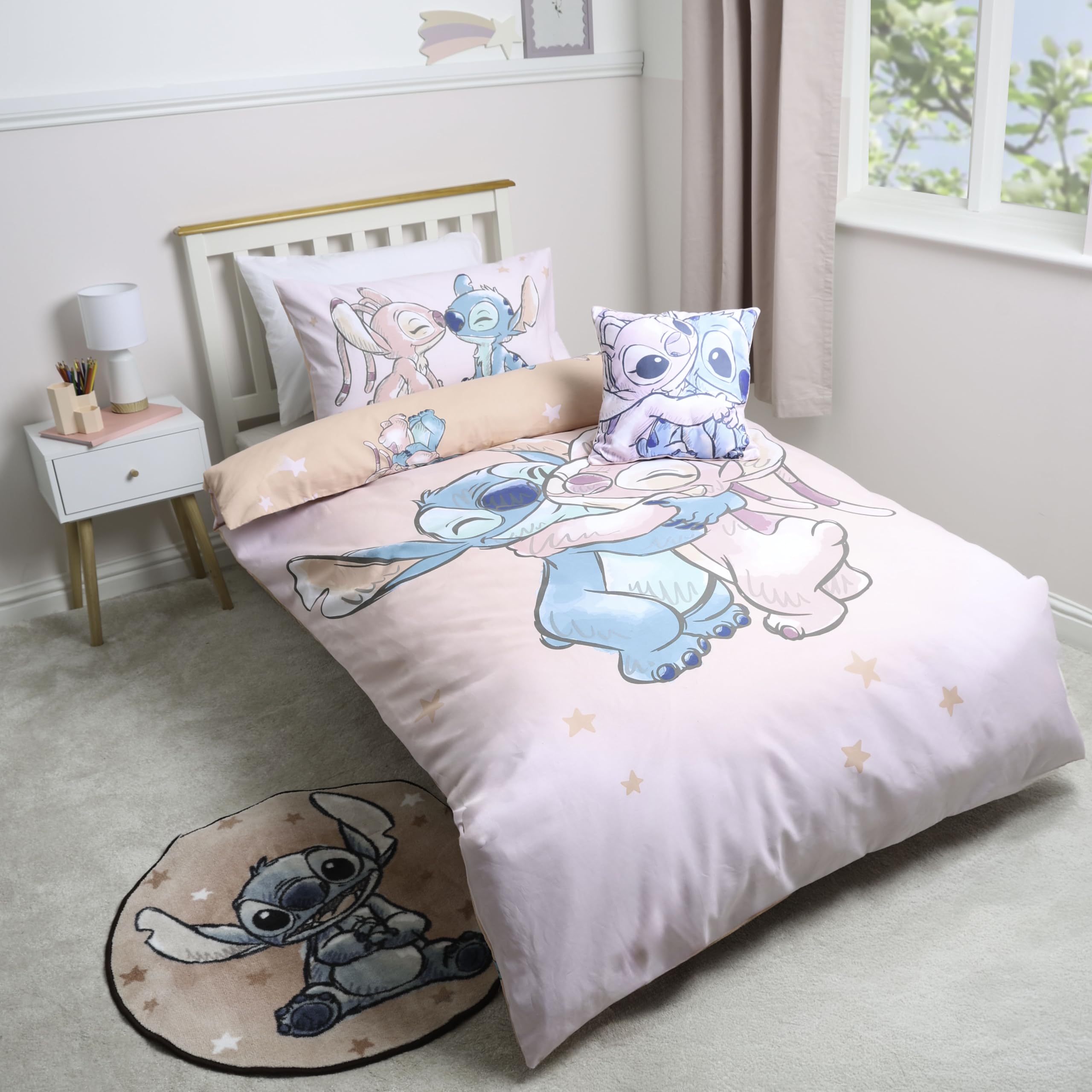 Disney Offiziell Lizenziertes Einzelbettwäsche-Set Lilo und Stitch“ | „Chaos and Cuddles“-Motiv | beidseitig verwendbar, inklusive passendem Kissenbezug | Ideal für das Kinderzimmer | Poly-Baumwolle
