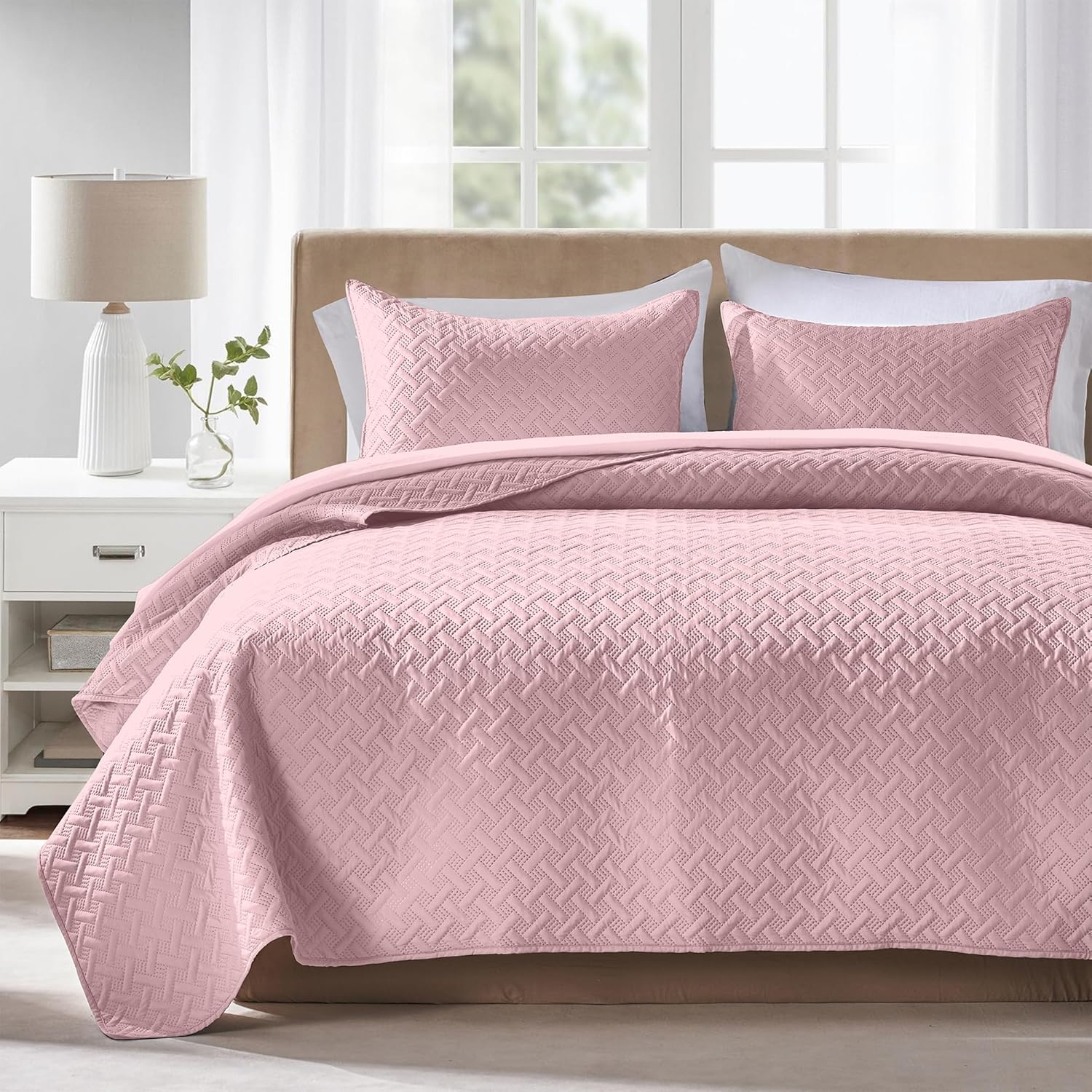 FLYMME King Size Quilt Bedding Set Pink Lightweight Bedspreads Set,Modern Style Geometric Weave Stripe Pattern,Soft Microfiber Bed Coverlet 3 Pieces (1 Quilt, 2 Shams)