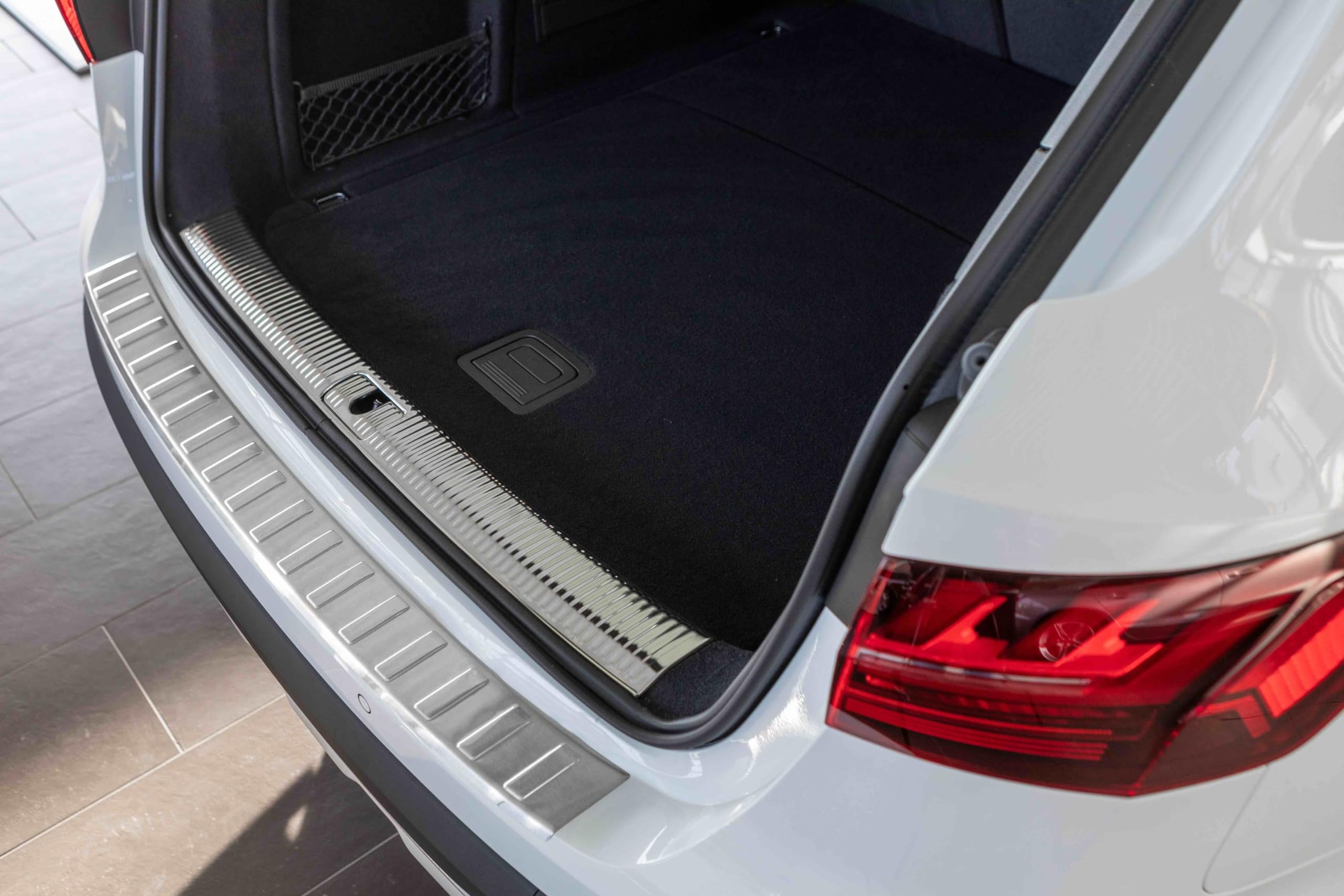 Aroba AR1227-BLM Edelstahl Anthrazit gebürstet Ladekantenschutz kompatibel mit Audi A4 Avant Kombi B9 ab BJ. 10.2015> passgenau Abkantung Farbe Anthrazit