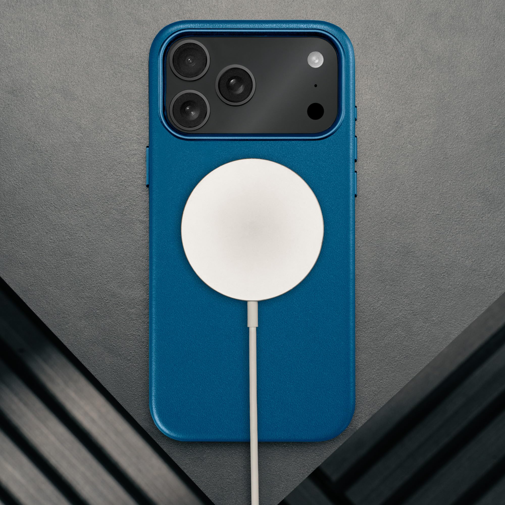 TORRO Funda Compatible con iPhone 17 Pro 6.3" 2025 - Funda Bumper Fina de Cuero Premium, Compatible con MagSafe (Azul)