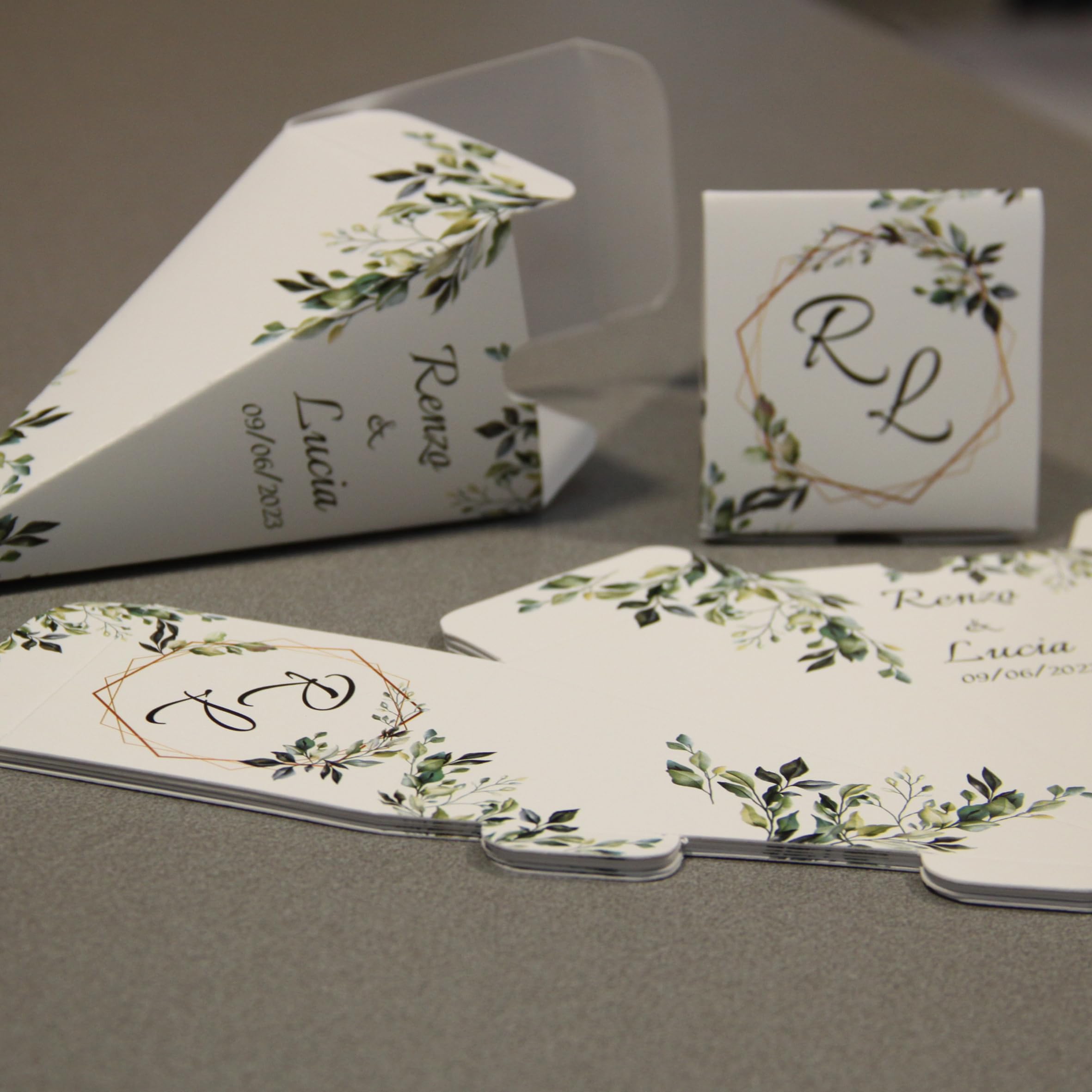 Pz 24 Cono Portariso Matrimonio Personalizzato, Cono Portariso Chiuso Matrimonio Personalizzato, Personalizza e seleziona la quantità desiderata. (Matrimonio Mod.1)