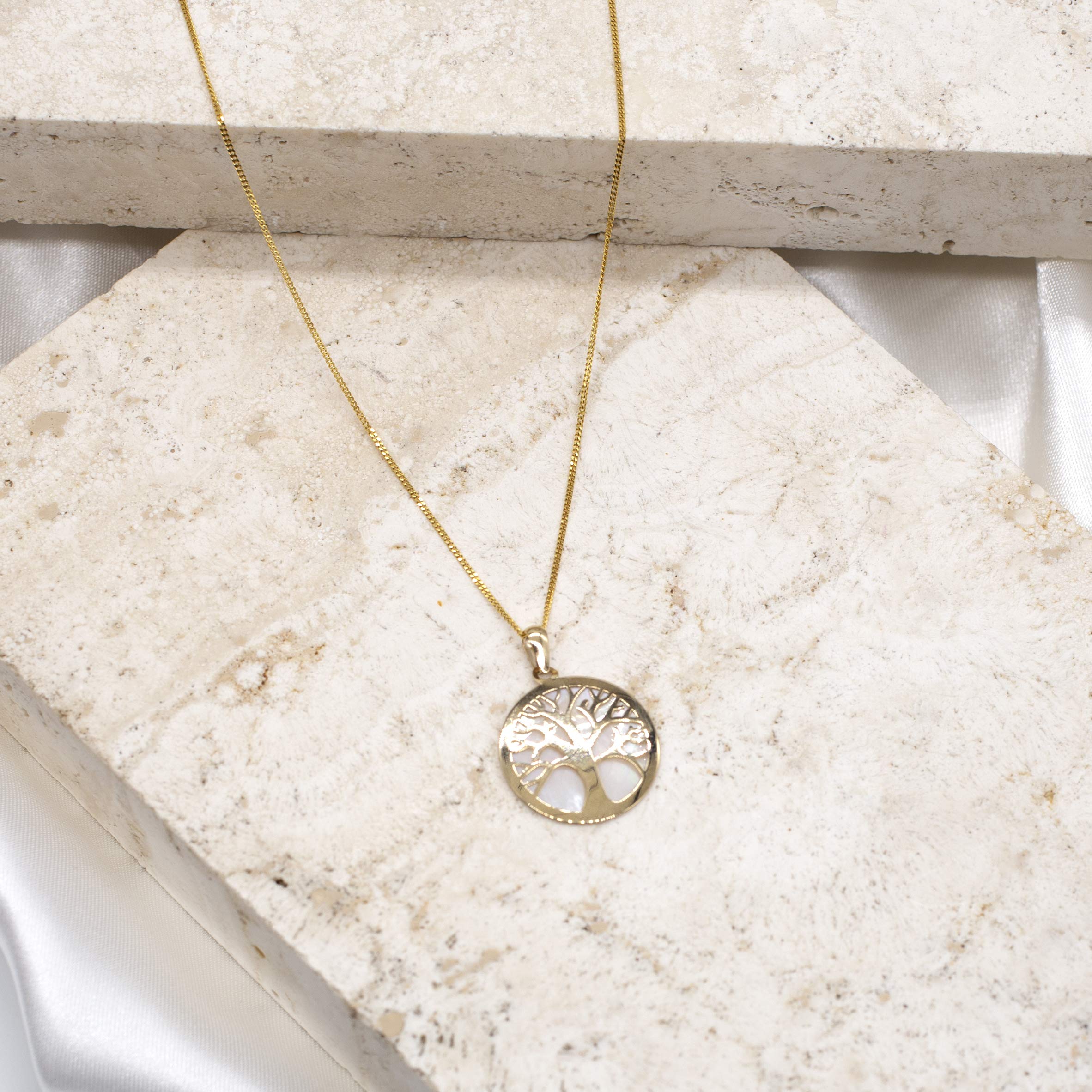 CARISSIMA Collana con ciondolo “Tree of Life” con madreperla da donna in oro giallo 9 ct, 46 cm
