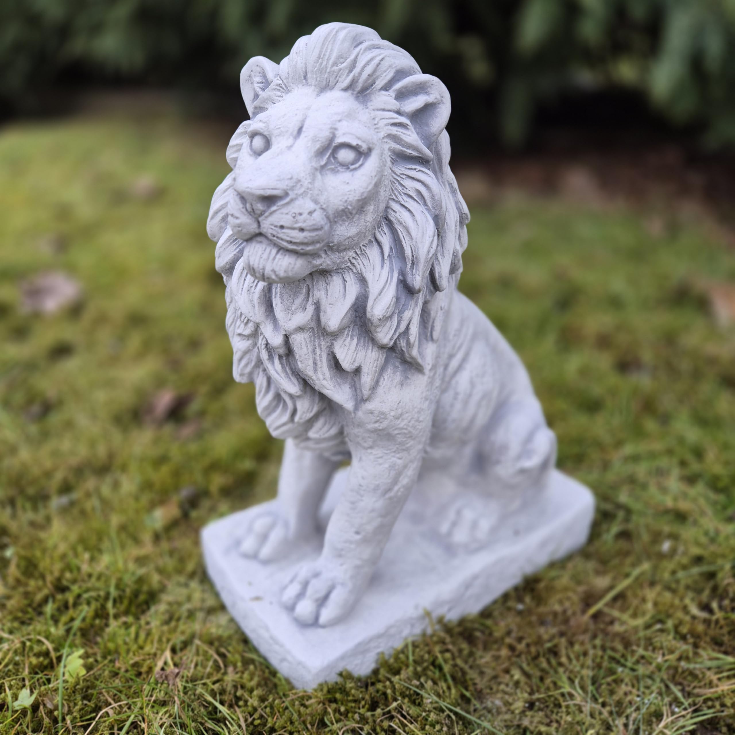 FABRIQ Löwe Steinfigur Links 36 cm – 11 kg – Wetterfest & frostsicher – Massive Steinguss Gartendeko in Grau