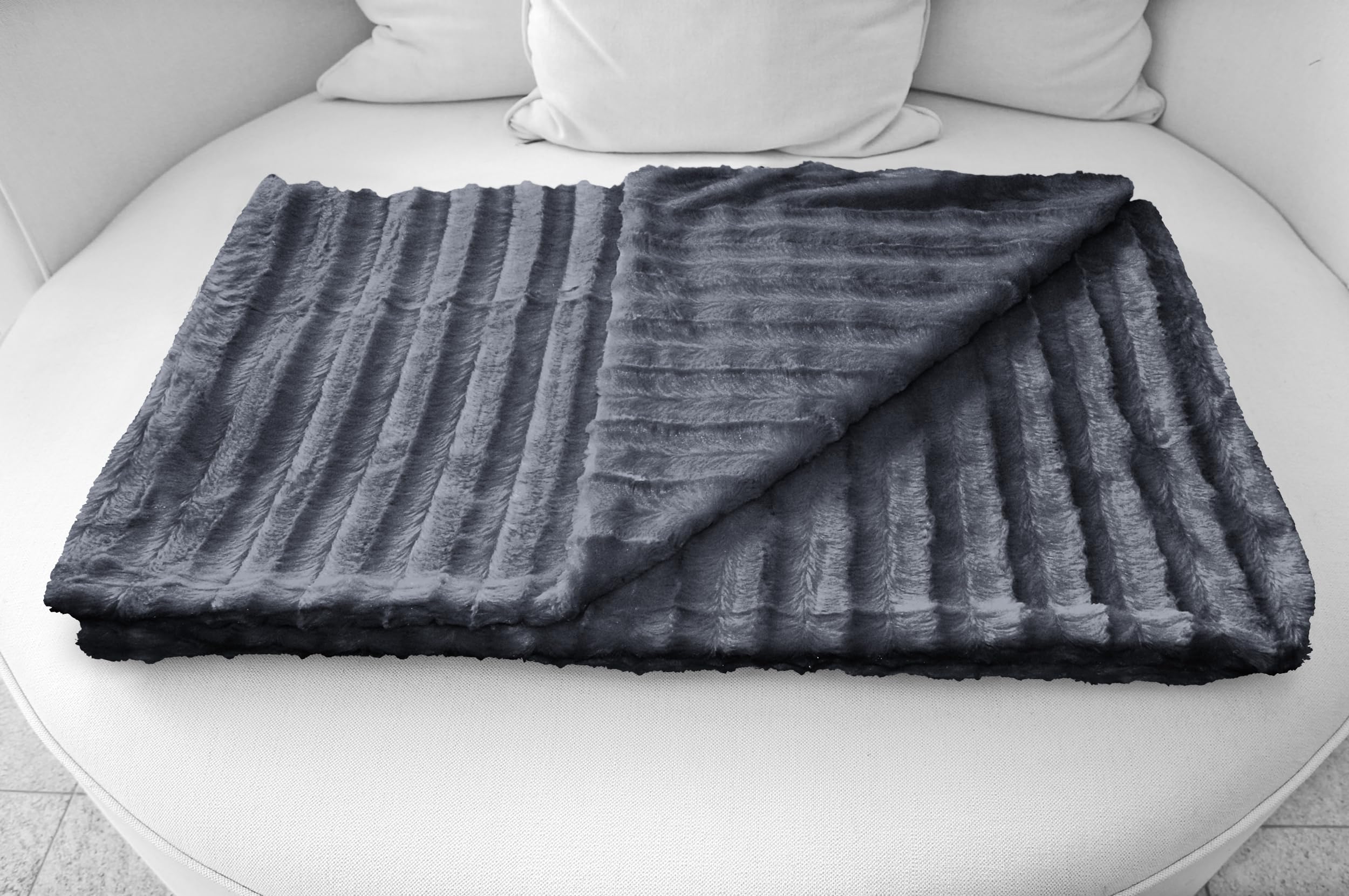 Brandsseller Kuscheldecke Fellimitat doppelseitig XXL 220x240 cm – Flauschige Kunstfelldecke Sofa & Bett, warme Luxus Wohndecke, weich & gemütlich - 100% Polyester, waschbar – Anthrazit