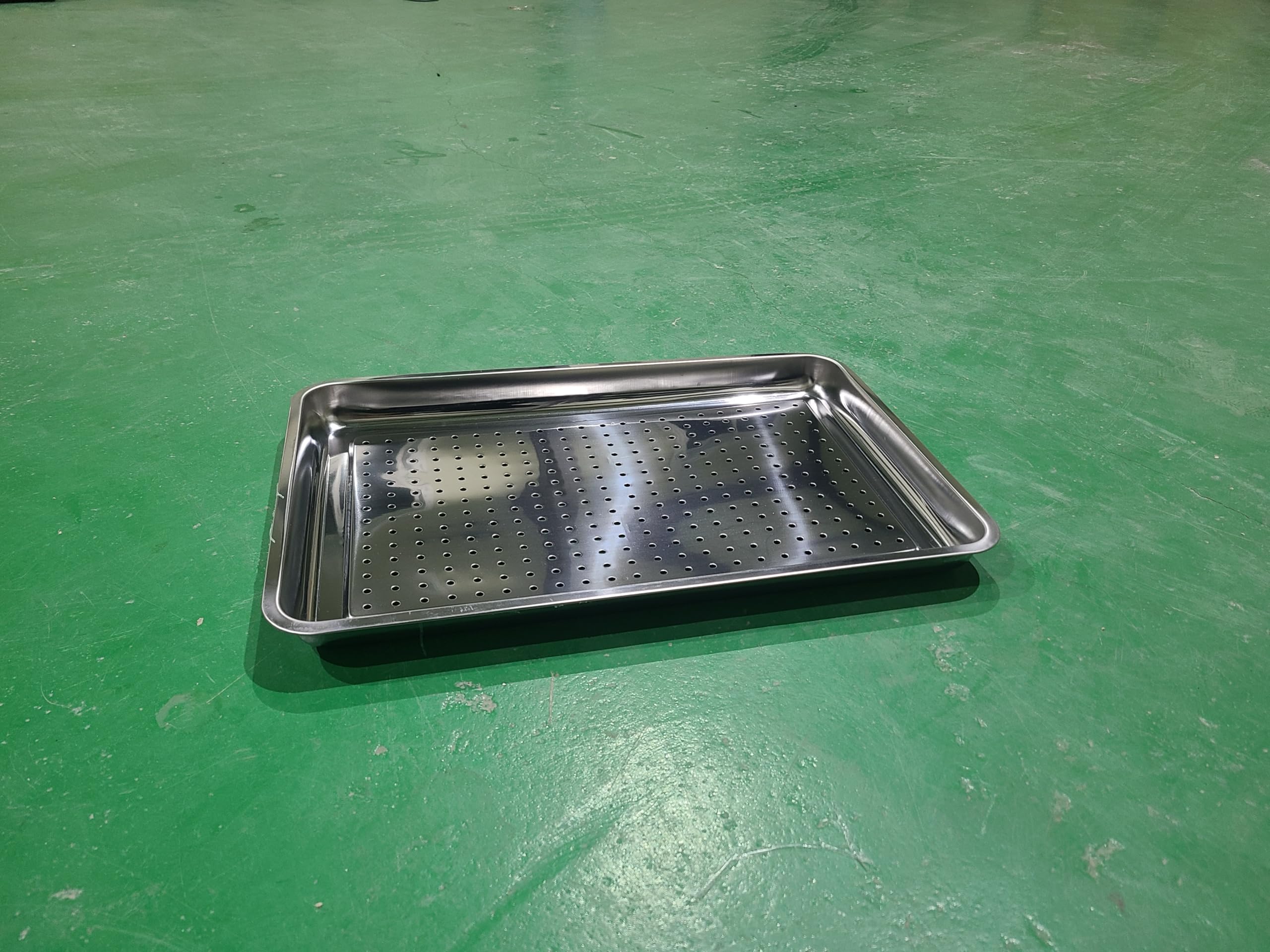 Amazon.co.jp: 業務用 ステンレス穴あきトレイ 400×600×48mm・高耐久