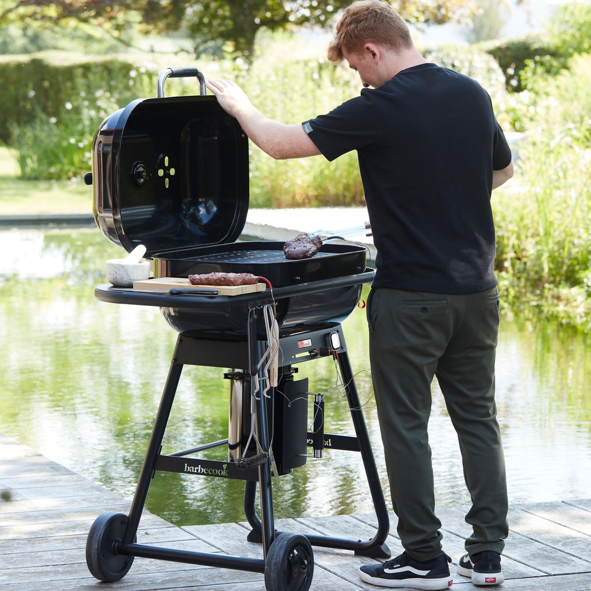 Barbecook Magnus Comfort grill na węgiel drzewny, grill grillowy, ze stołem, 85 x 64 x 110 cm