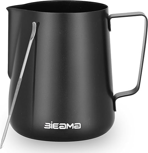 Jarra espumadora de leche de acero inoxidable 304 de 20 onzas, boquilla antigoteo y escala con bolígrafo decorativo, color negro brillante