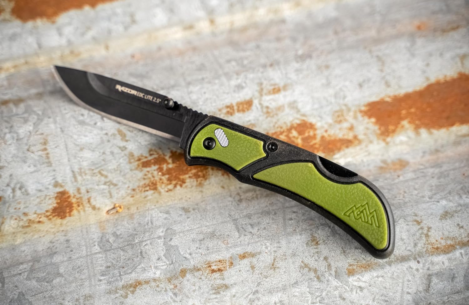 OUTDOOR EDGE Razor EDC Lite Folding Pocket Knife with Clip | Compact 2.5” Replaceable Blade Knife with RazorSafe Blades | Perfect Small Blade for Men, Women, Work & Camping (Green, 2 Black Blades)