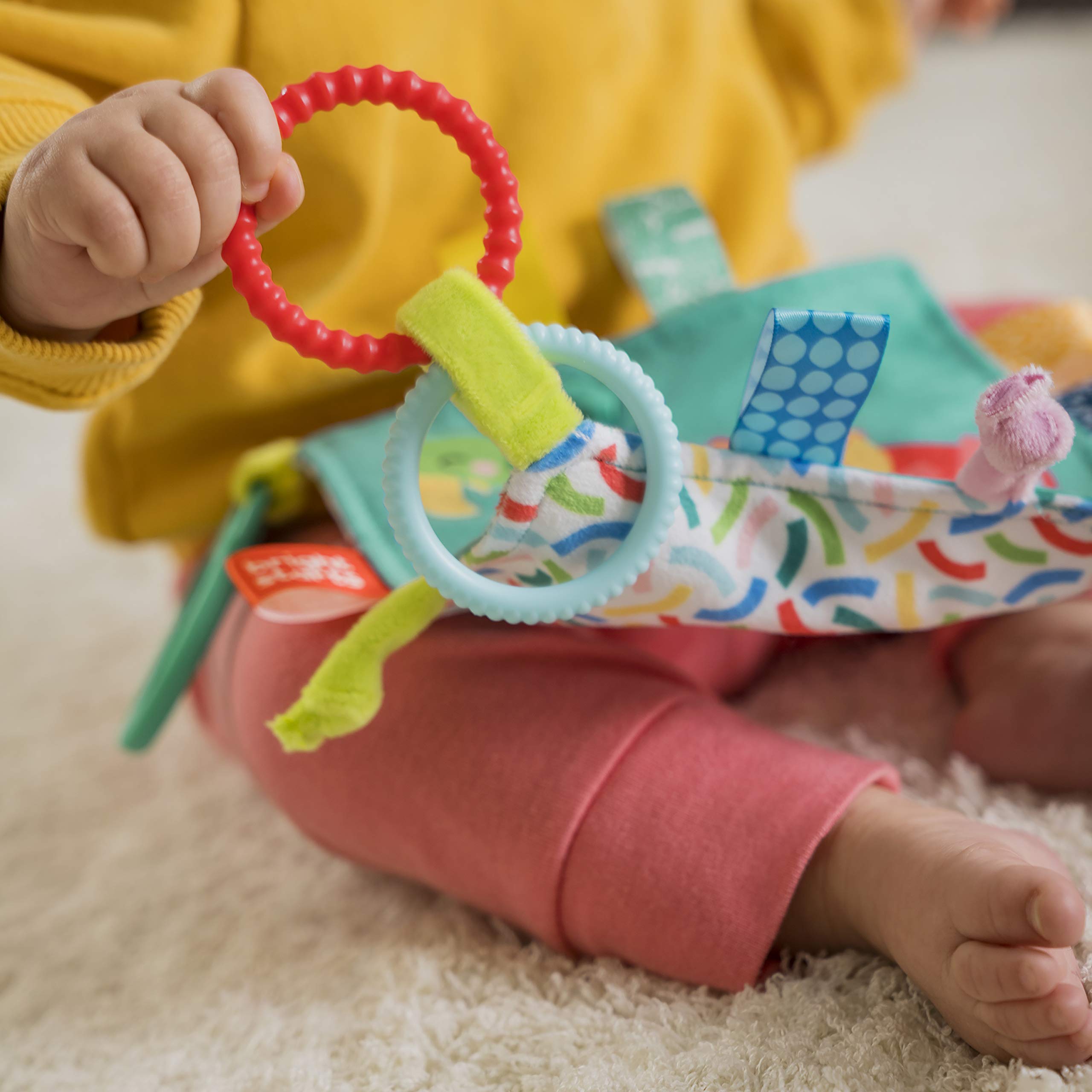 Brights Starts 12619 chusta materiałowa Fuzzy Feelies, bardzo miękka chusta do przytulania, łatwe mocowanie do wózka, z przyczepkami wspierającymi motorykę, wielokolorowa