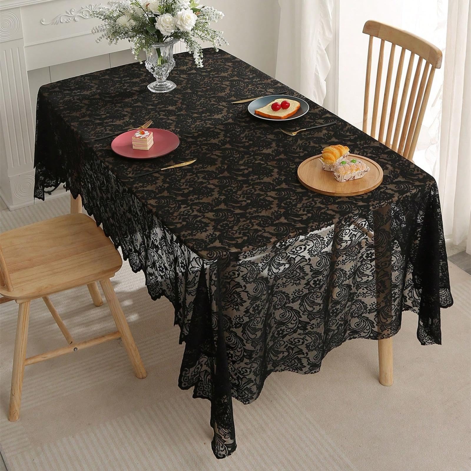 Nappe en dentelle noire chic pour décoration table repas de famille