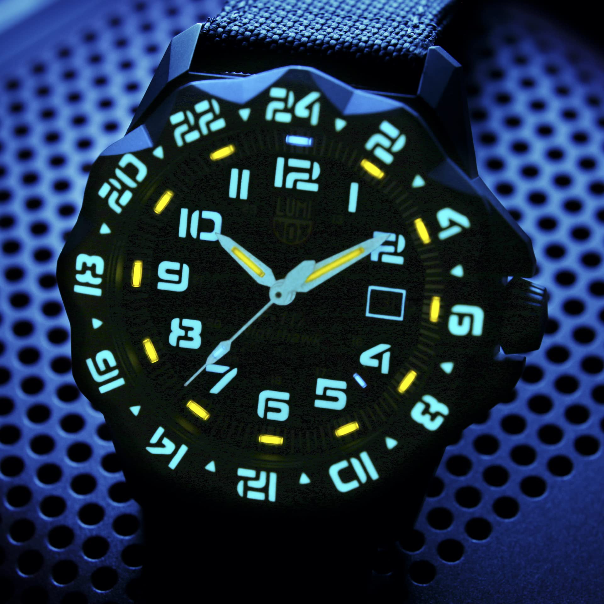 Luminox – F-117 Nighthawk HerrenUhr 44 mm, 6400 Serie, Pilotenuhr Edelstahl, Swiss Quarz Uhr, Zweite Zeitzone, 200 m wasserdicht, Selbstleuchtend