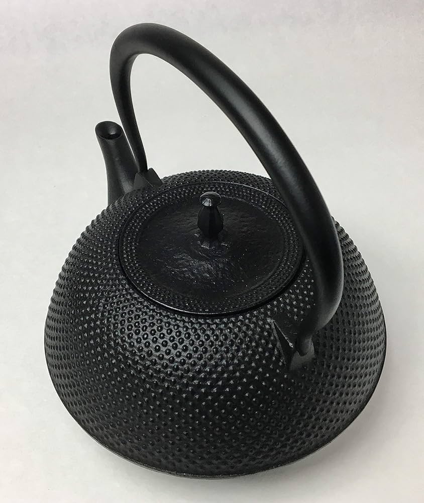 新品、供箱、栞付　南部盛栄堂(OIGEN)造　平型アラレ１.５Ｌ　ＩＨ対応品 新品、供箱、栞付 南部盛栄堂(OIGEN)造 平型アラレ1.5L IH