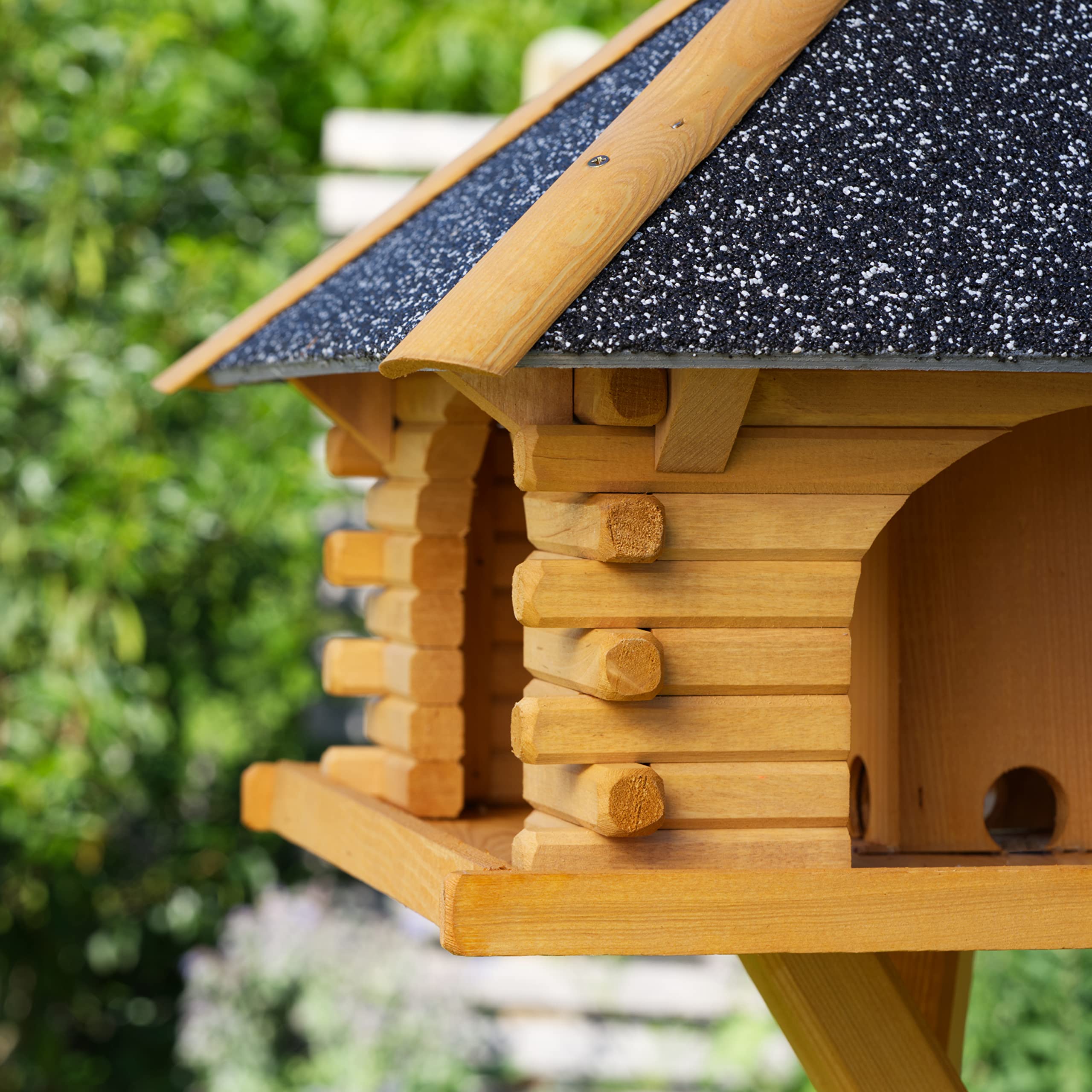 Futterhaus/Vogelhaus mit Strukturputzdach und Solarbeleuchtung, wahlweise mit oder ohne Vogelhausständer, Vogelhausständer:ohne Vogelhausständer