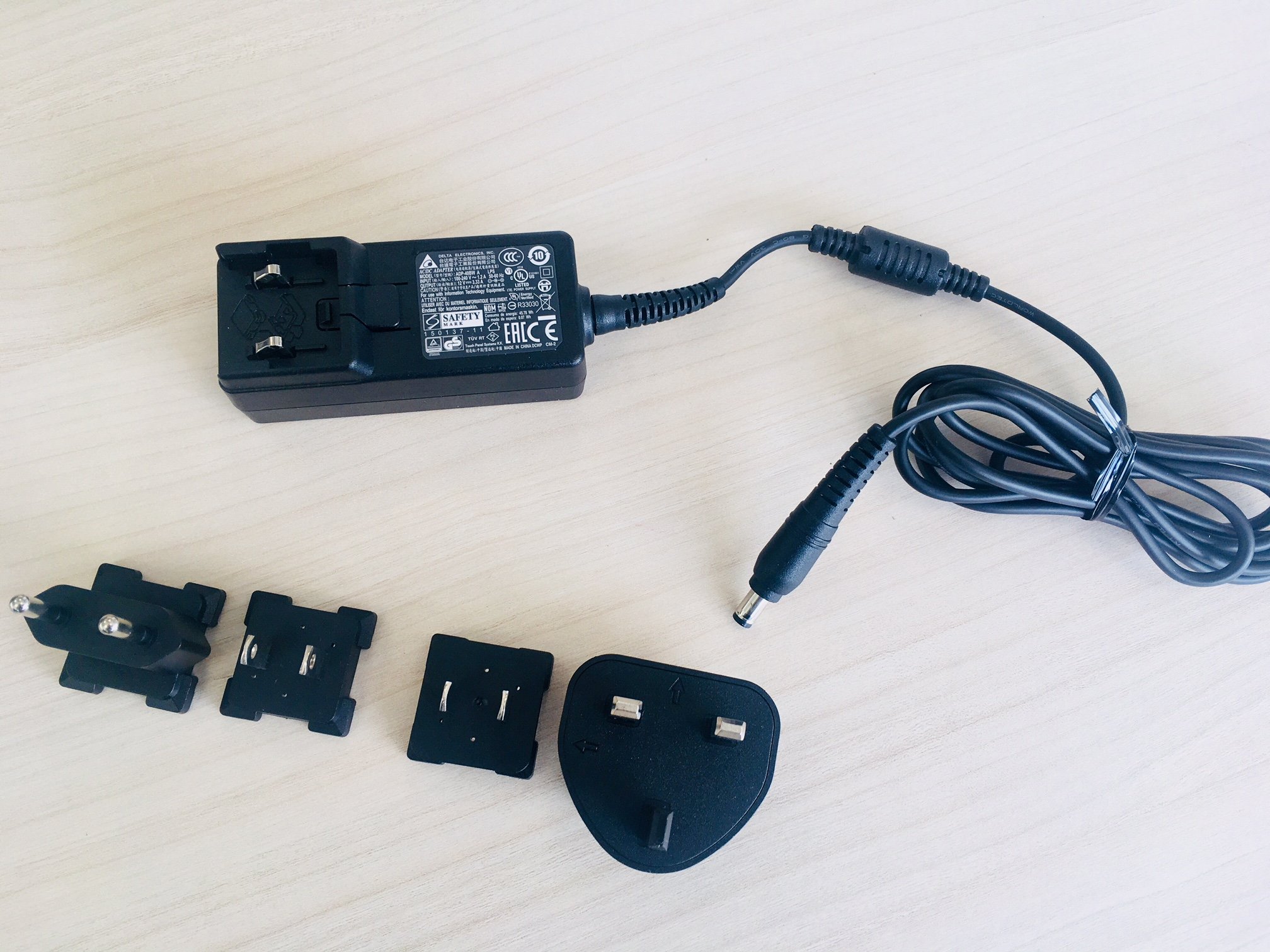 Elo Touch E211174 Power Brick Kit for 1.8m Power Cable of 1002L and 1502L M-Series Monitors, Used Without Stand