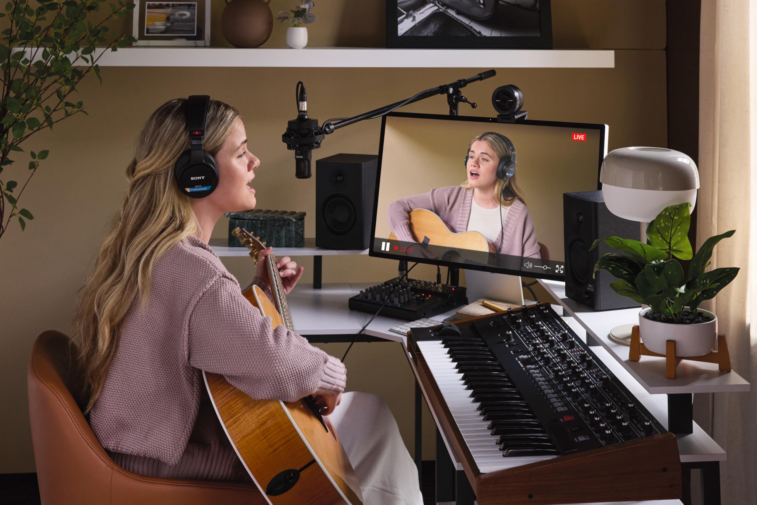 Sony Mdr-M1 Słuchawki Studyjne Zamknięte, Przewodowe, Szerokopasmowe (5 Hz–80 Khz), Optymalne Do Nagrywania i Miksowania w Studio, Lekkie (216G), w Zestawie 2 Optymalnej Klasy Odłączane Kable, Czarne