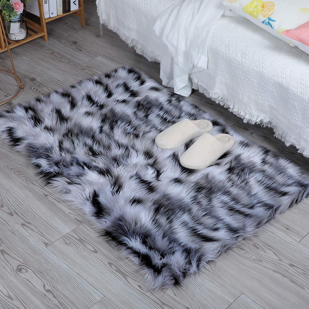 HEQUN Faux Fur Rug Soft Fluffy Rug, Shaggy Rugs Faux Sheepskin Rugs Floor Carpet for Bedrooms Living Room Kids Rooms Decor