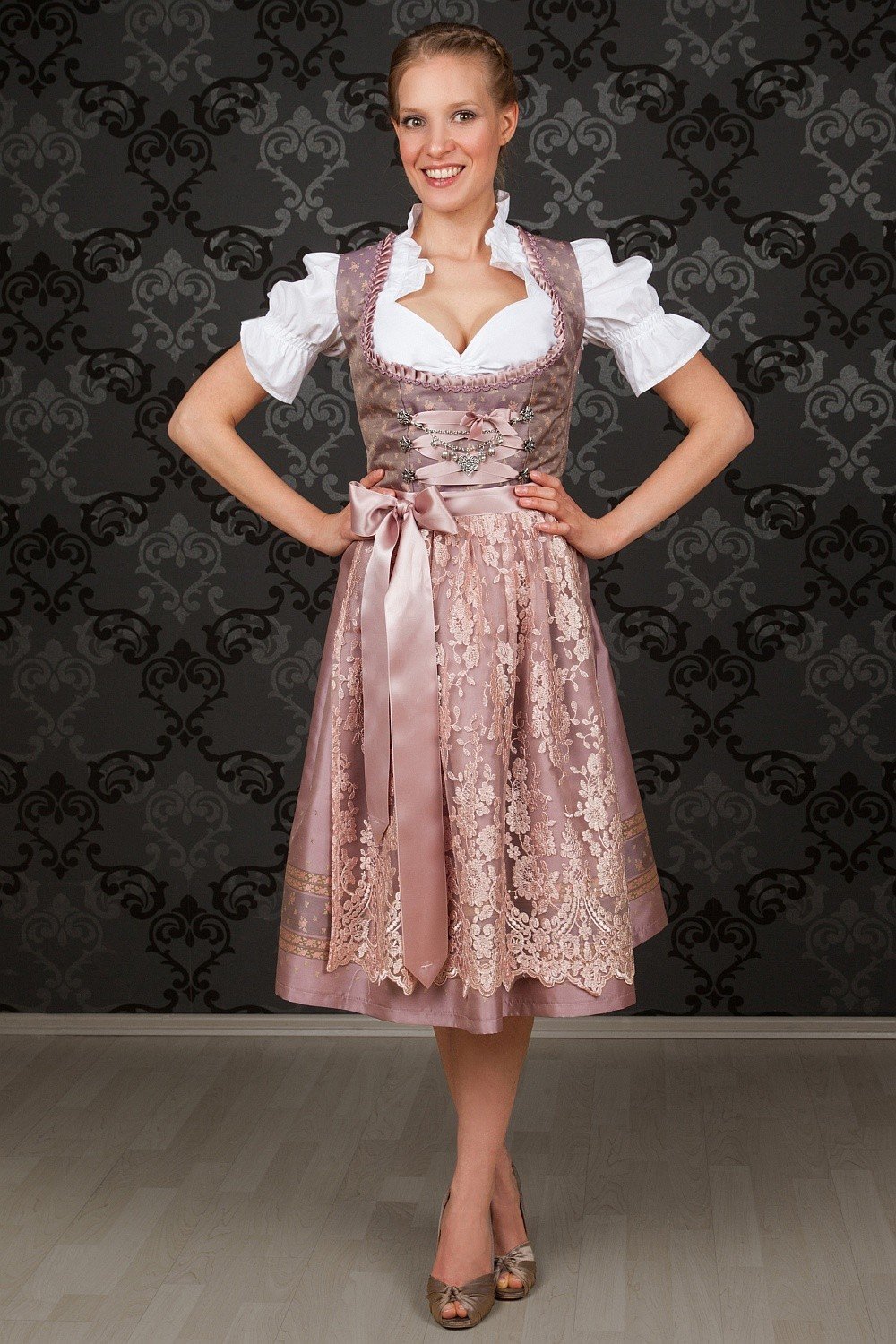 Edelnice Trachtenmode Exklusives Designer Midi Dirndl Madeleine inkl. Spitzen Dirndlschürze und Charivari Gr. 32-56