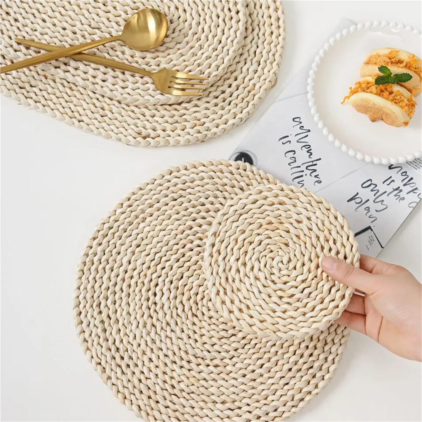 tkane rattanowe podkładki, Zestaw 4 rattanowych podkładek tkanych w różnych rozmiarach(15CM)