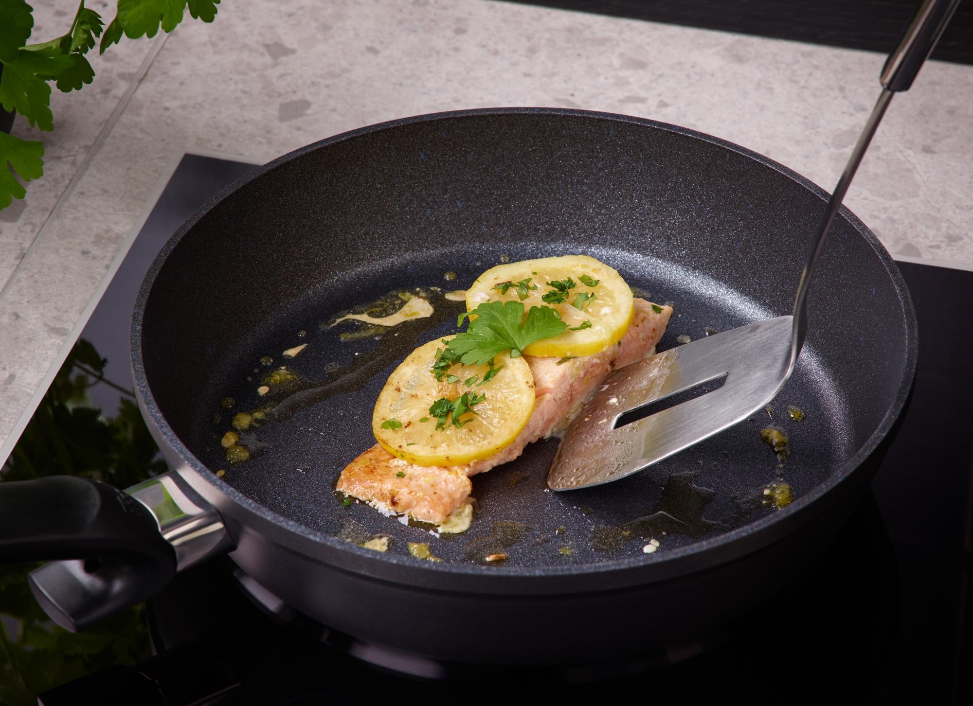Fissler Adamant Comfort/Pfannen-Set 2-teilig (24 cm + 28 cm) – kratzfeste Aluminium-Bratpfannen mit Antihaft-Beschichtung, Made in Germany - Induktion