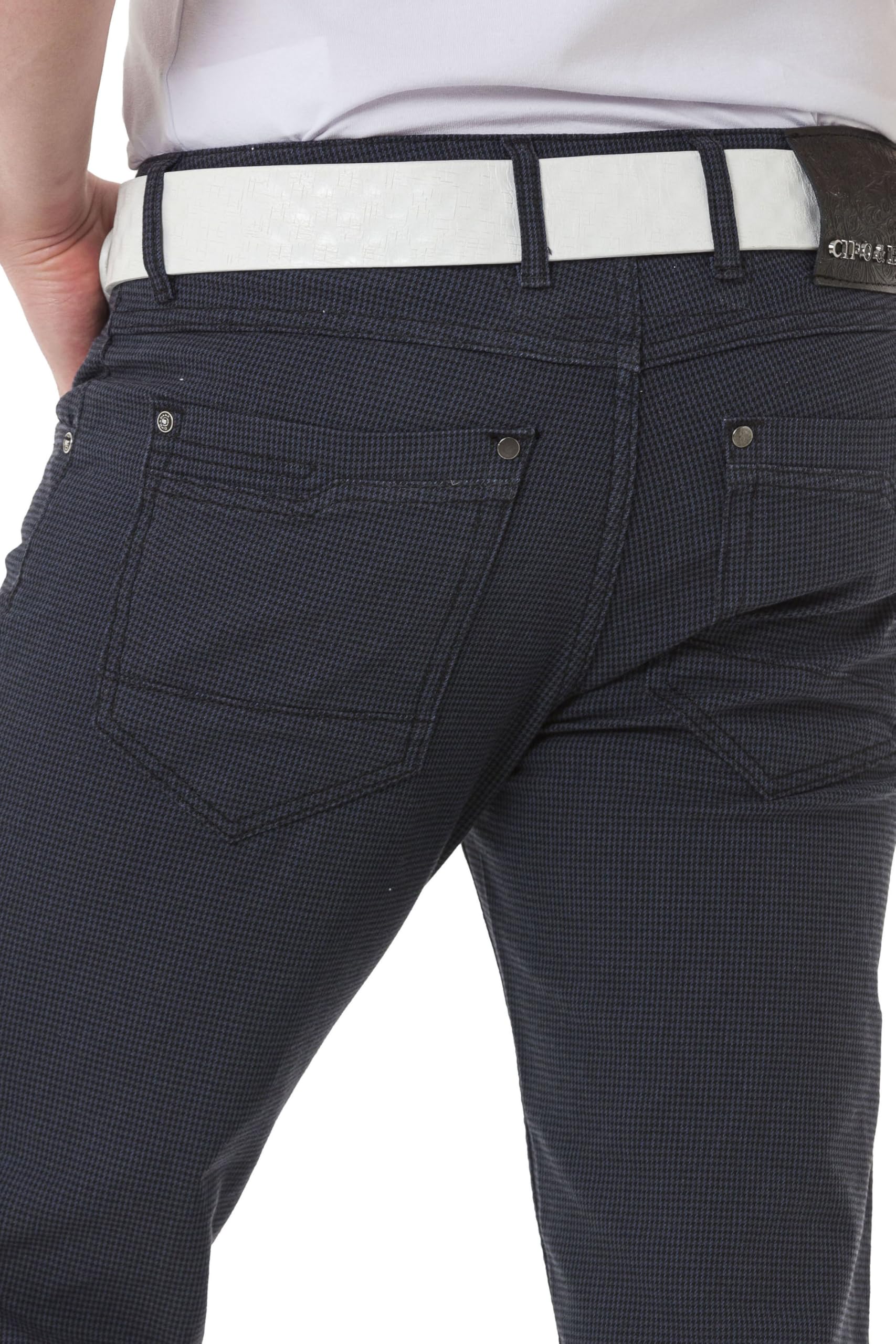 Cipo & Baxx Herren Fashion Hose | Destroyed, Ripped & Used Look Denim mit Ziernähten | Fashion & Biker Style | Denim Hose für Herren mit Slim oder Regular Fit, Bikerstyle, Strass, Destroyed Effekte, Fünf Taschen und Knopf/Reißverschluss