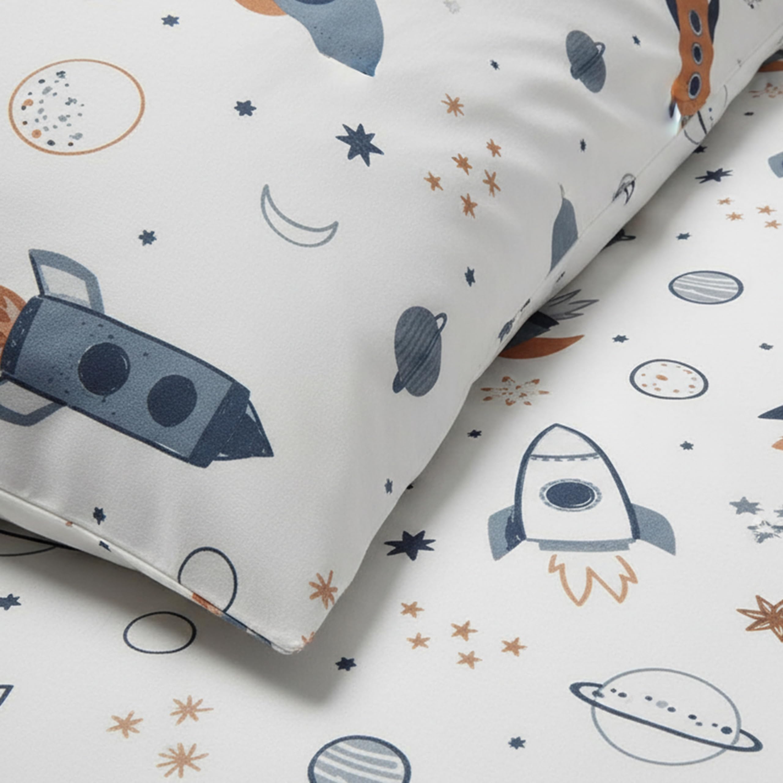 MTOnlinehandel Kinderbettwäsche 135x200 cm Set – 2-teilig mit Kissenbezug 80x80 – Bettwäsche Rakete Little Universe - Baumwolle – Auswahl Motiv – Oeko-TEX Zertifiziert (Weltall)