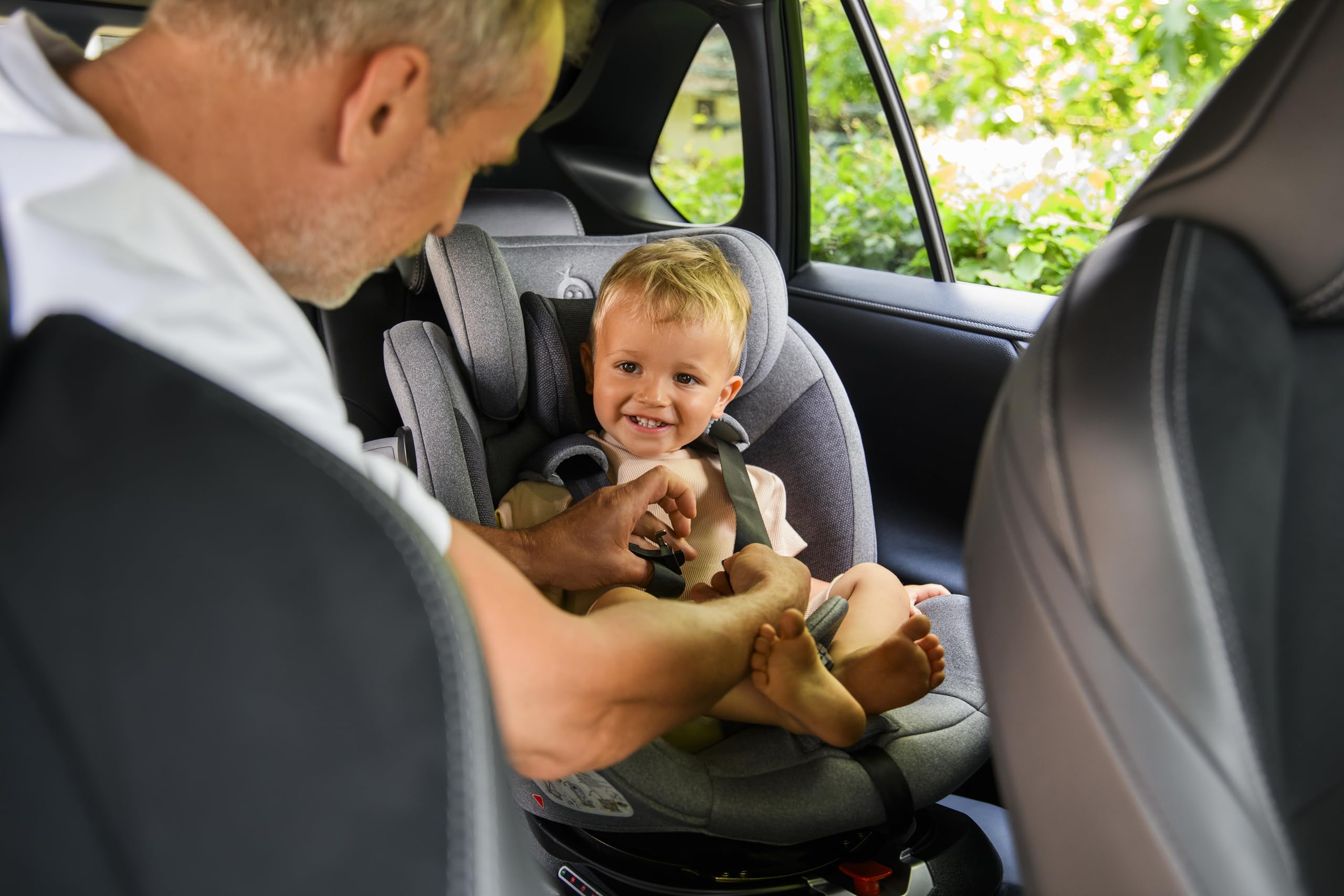 MoMi Autositz für Kinder EMI 0-12 Jahre (Gruppe 0+, 1, 2, 3, 3, Kinder bis 36 kg, 40 bis 150 cm), 360° drehbar, Einbau rückwärts: bis 18 kg, vorwärts: ab 18 kg, Befestigung mit ISOFIX und Top-Tether