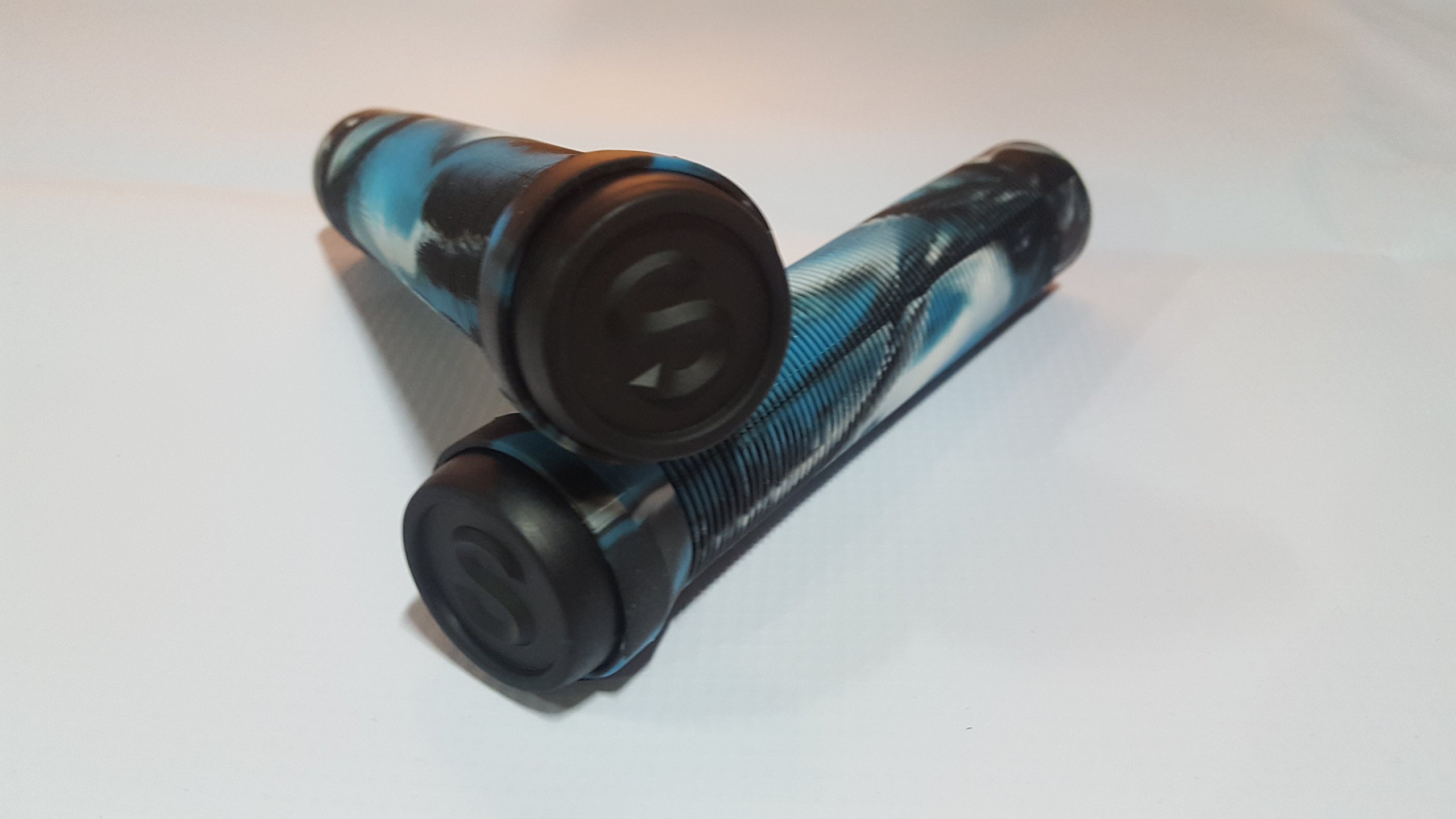 SCT USA Scooter Bar Grips with SCT USA High Rebound Rubber Bar Ends