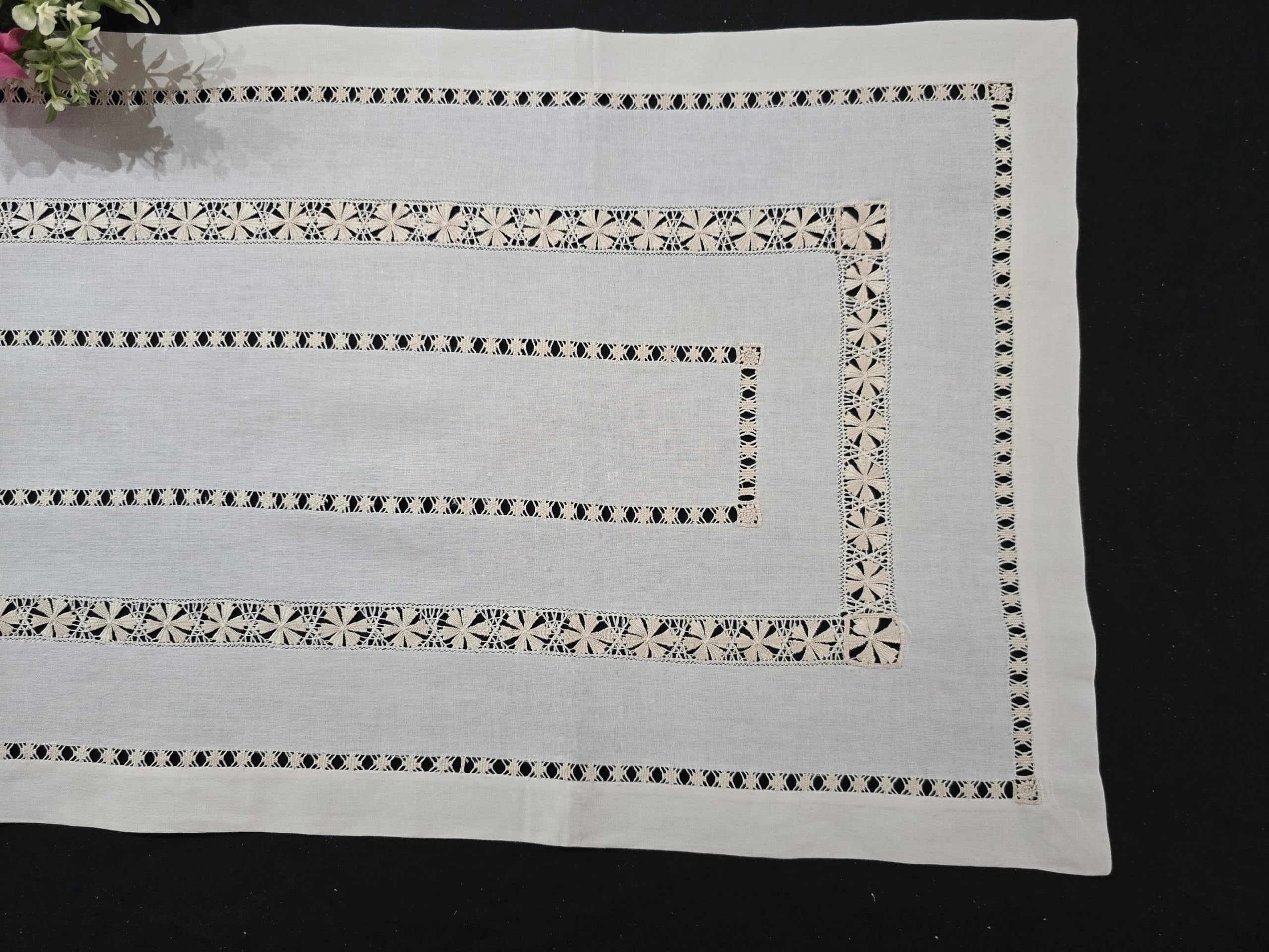 Camino de mesa de mezcla de lino y algodón con bordado de lirio a mano, 42 x 112 cm