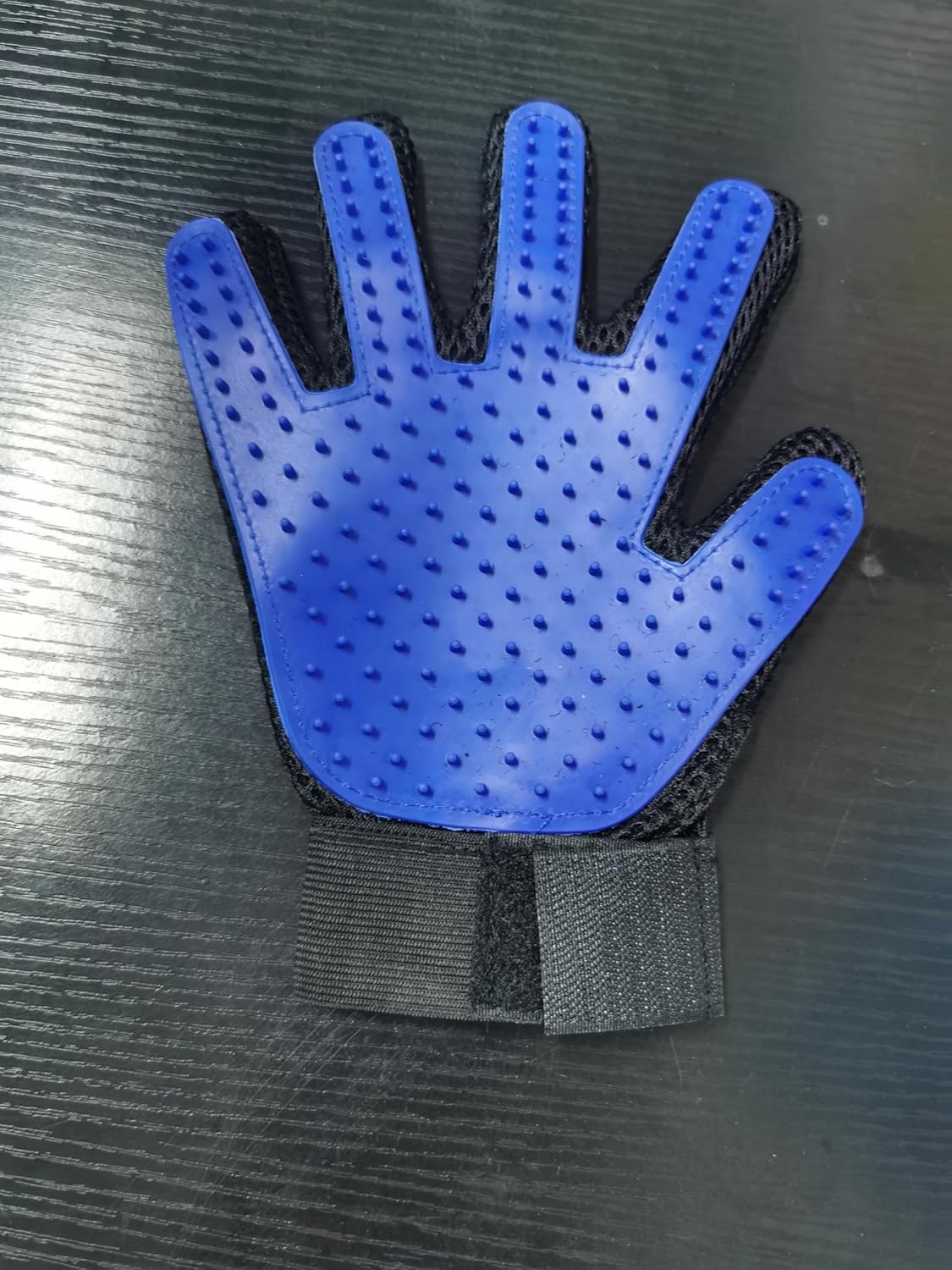 Shedding Glove for Pets, Efficient Hair Remover Glove for Cats and Dogs, Grooming Tool with Strong Grip and Easy Cleanup