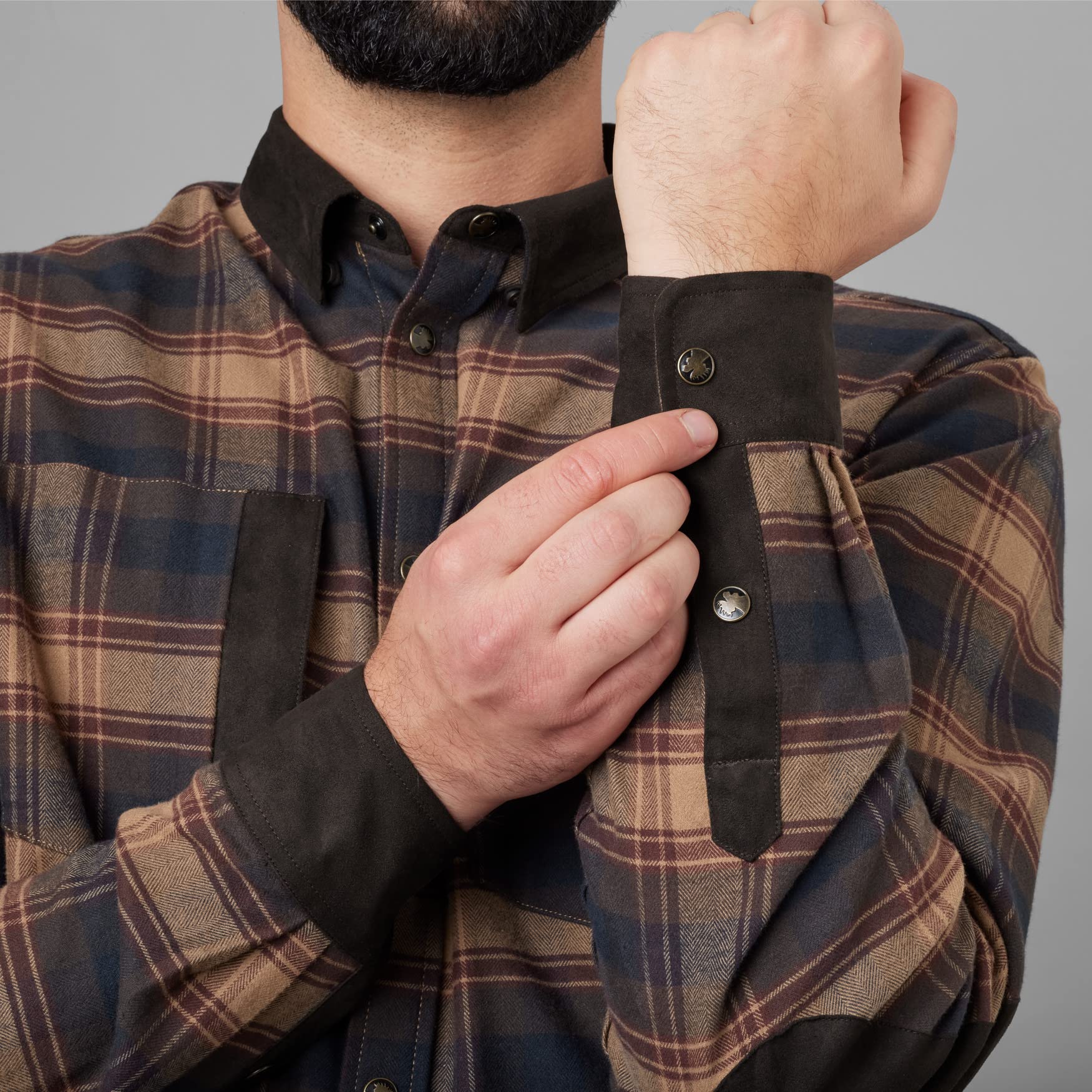 Härkila | Camisa Abotonada Aivak | Camisa de Franela Suave con Refuerzos en los Codos, el Cuello y los Puños | Ropa y Equipamiento de Caza Profesional | Calidad Escandinava Duradera | Olive, XL