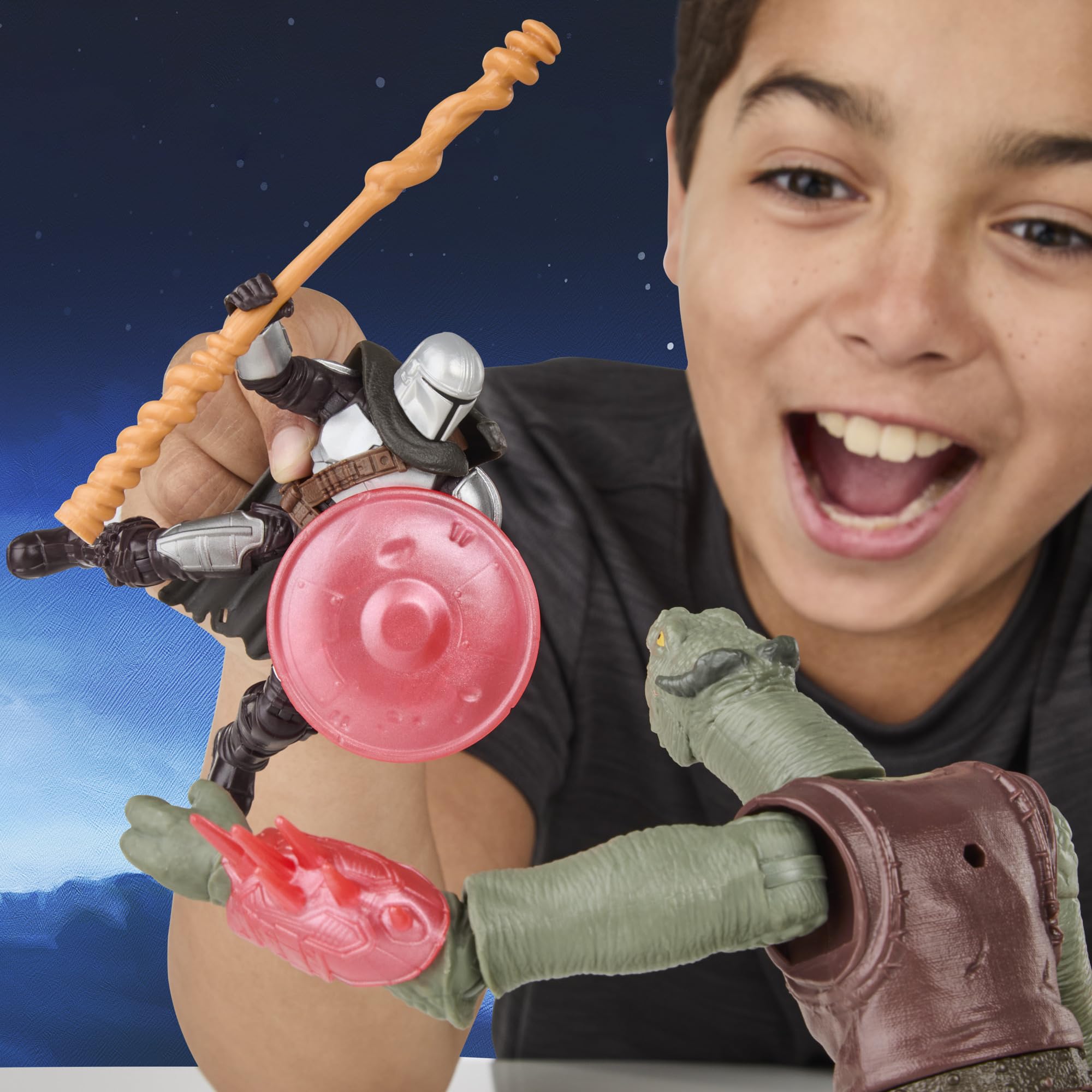 Star Wars ActionVerse Mandalorianer & Kreatur Showdown Pack, Mandalorianer & Mantellianischer Savrip Action-Figuren, Spielzeuge für Jungen & Mädchen ab 4 Jahren