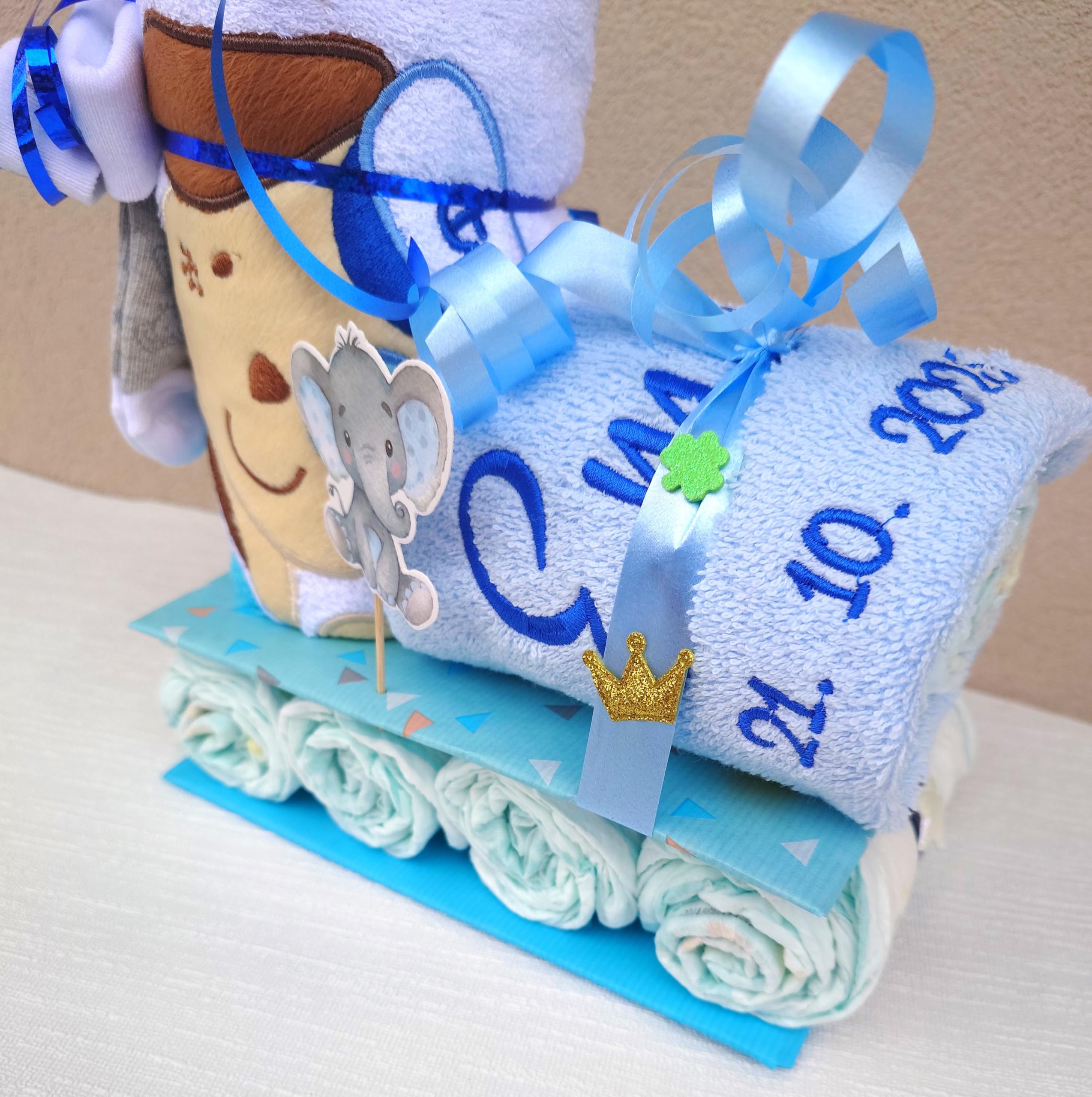 Baby Geschenk zur Geburt - Windeltorte für Junge und Mädchen - Pampers 3 Neugeborenen Windelzug mit Namen -Verschiedene Designs - Kapuzentuch personalisiert - Zubehör - Waschlappen bestickt - neutral