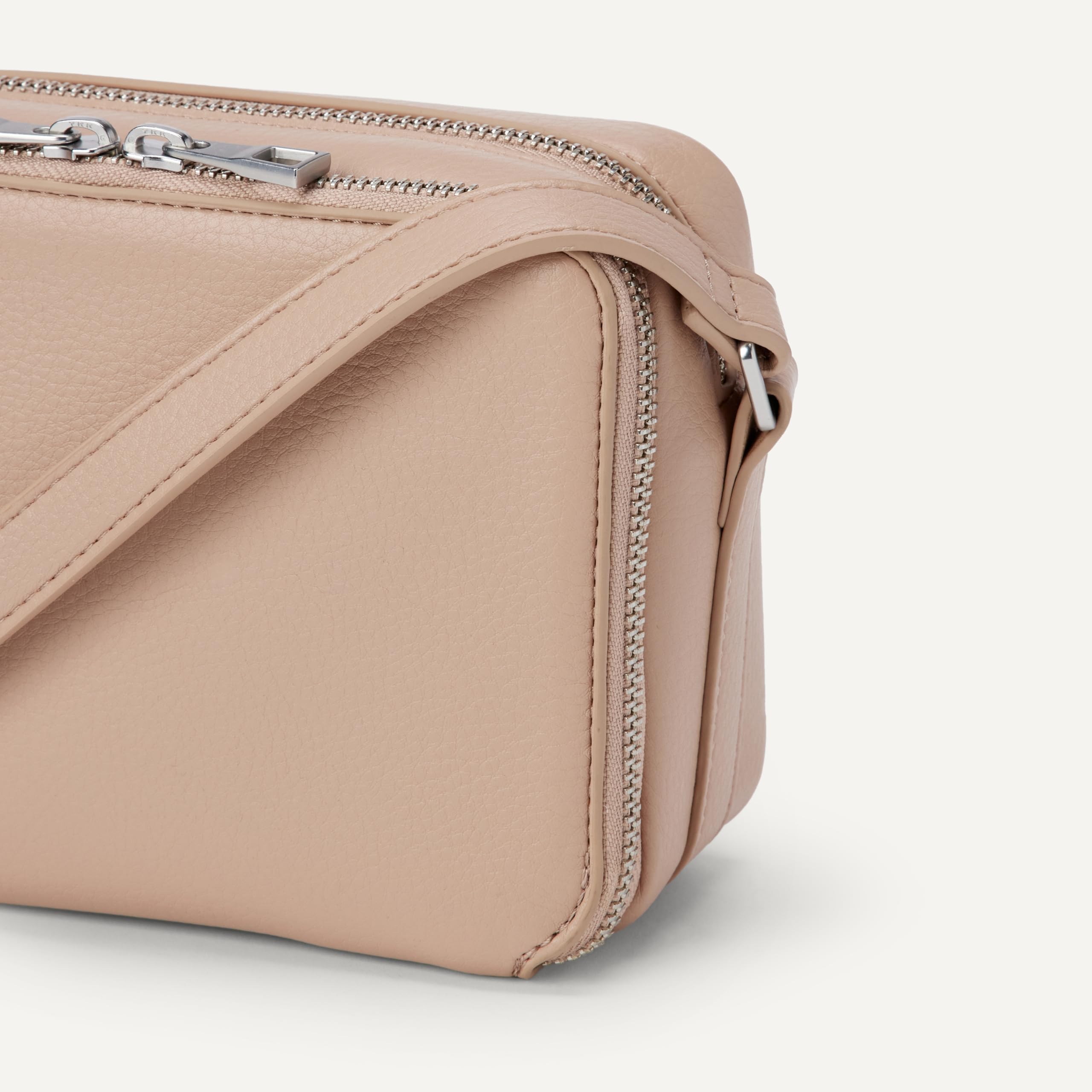 Amazon Essentials Women's Boxy Crossbody Bag — view 4